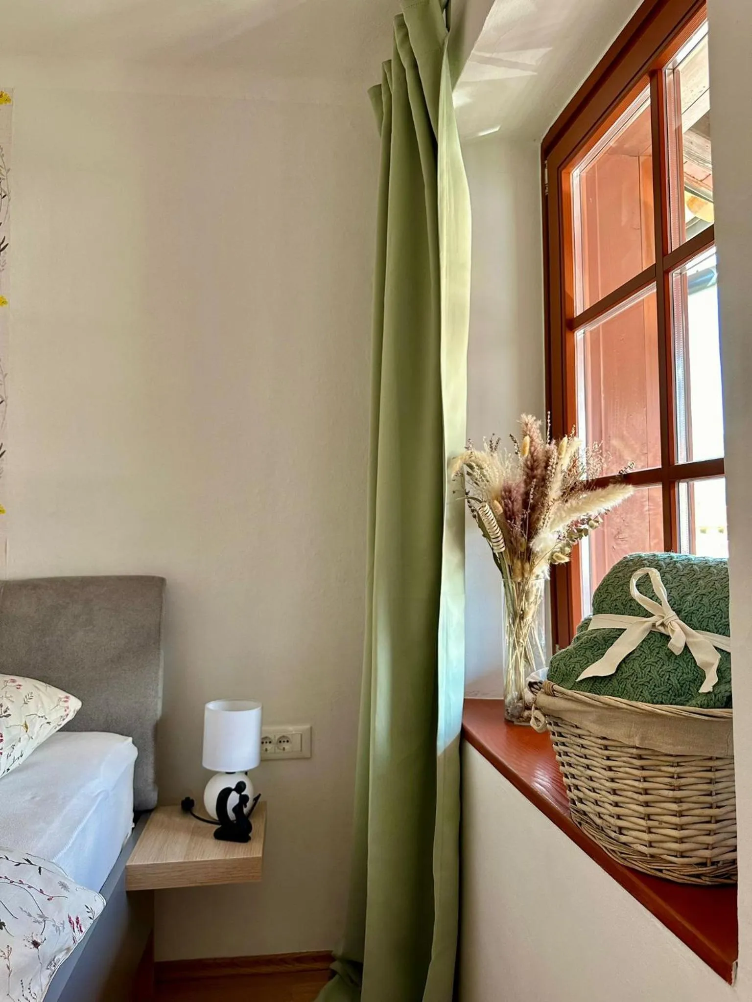 Bedroom in Hisa Rejmr with private parking