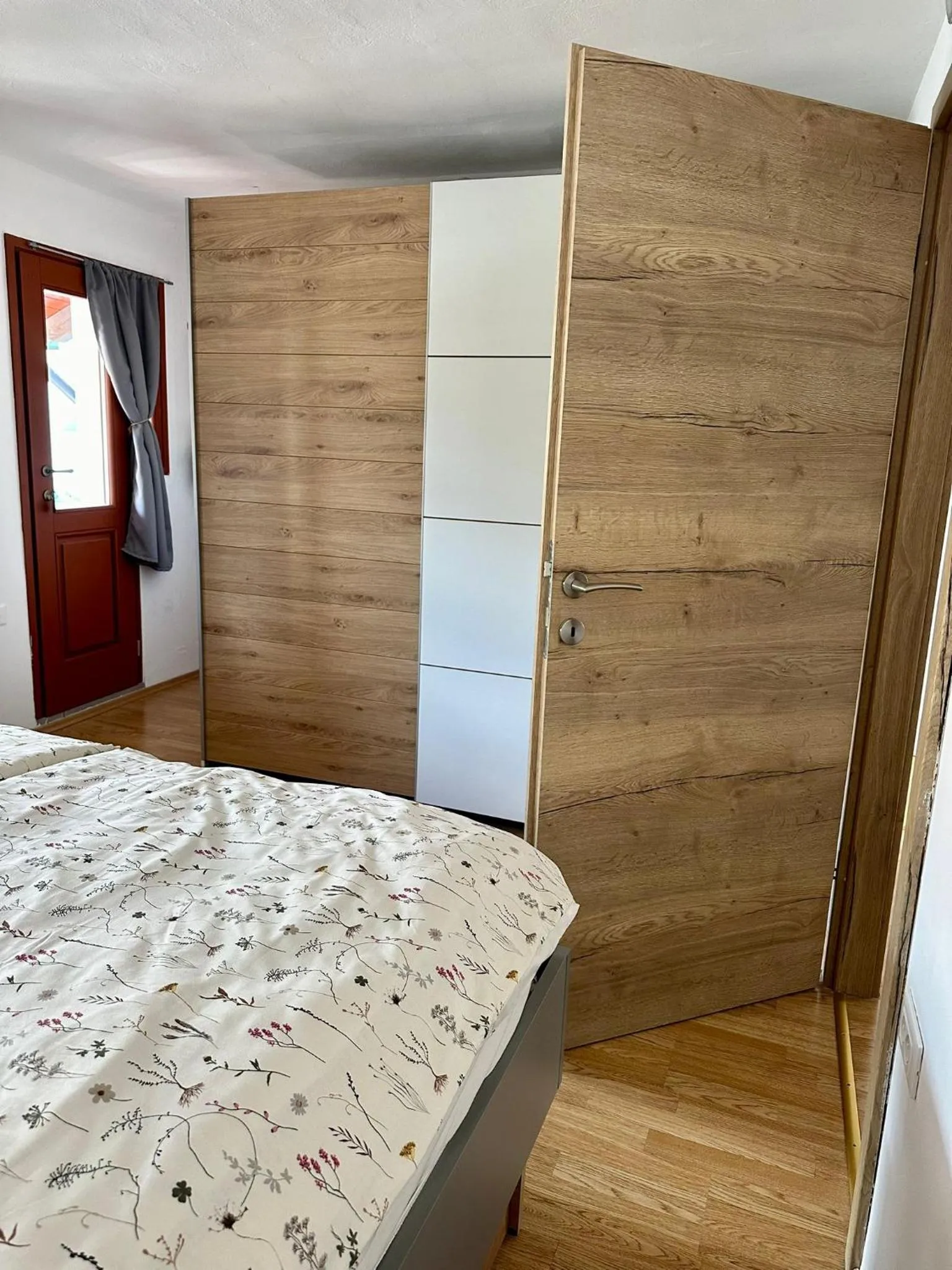 Bedroom in Hisa Rejmr with private parking