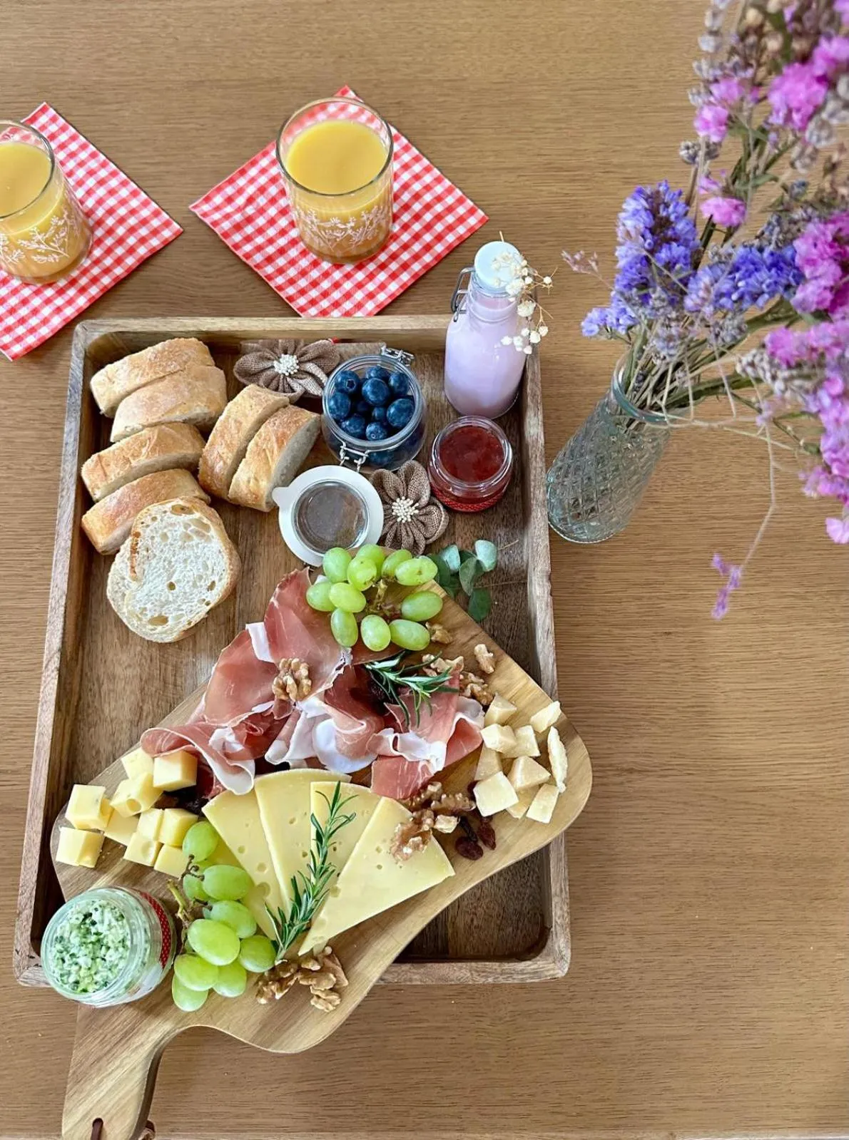 Breakfast in Hisa Rejmr with private parking