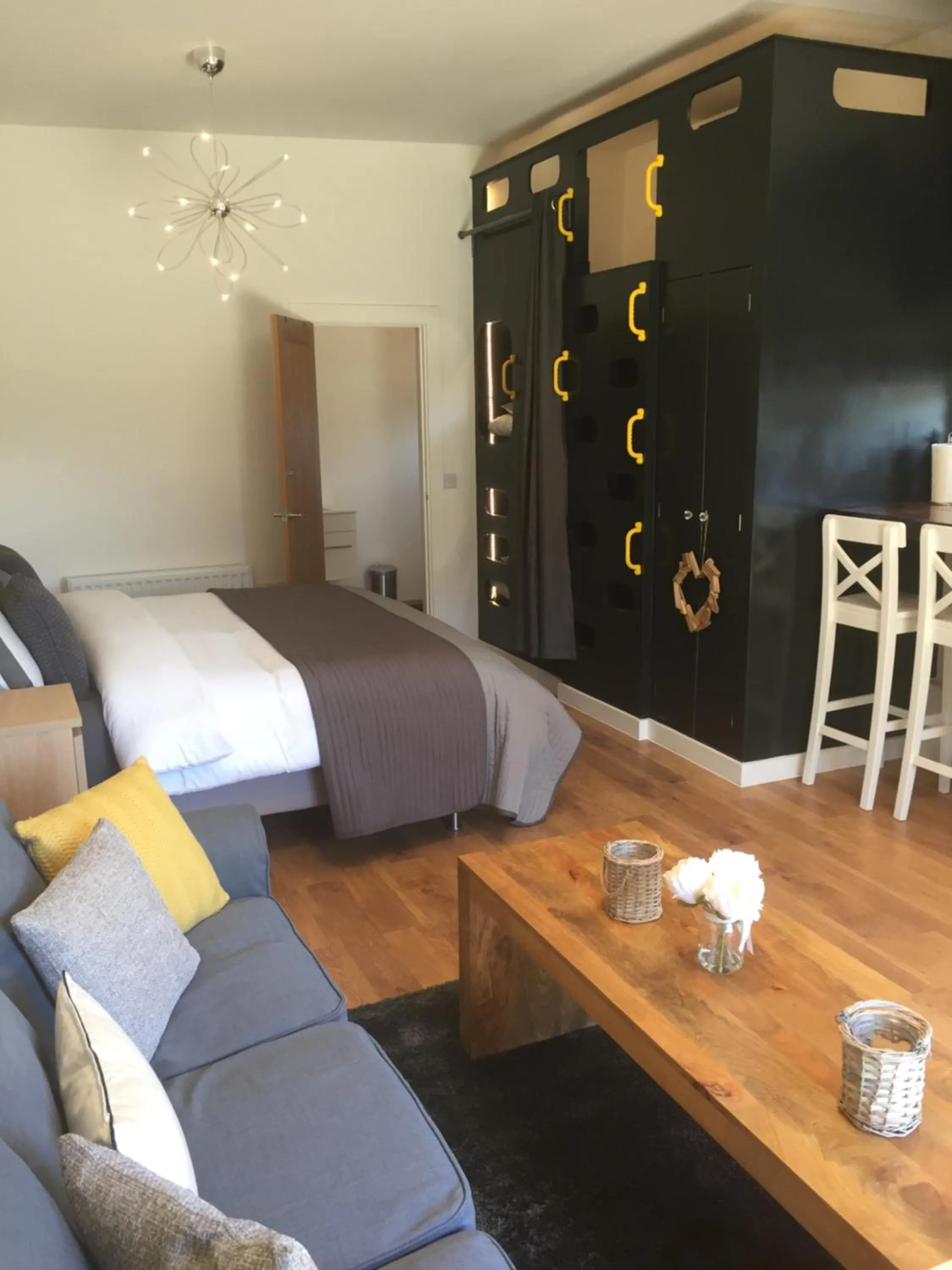 Bed in Willow Court Farm Studio South & Petting Farm, 8 mins from Legoland & Windsor, 15 mins from Lapland UK