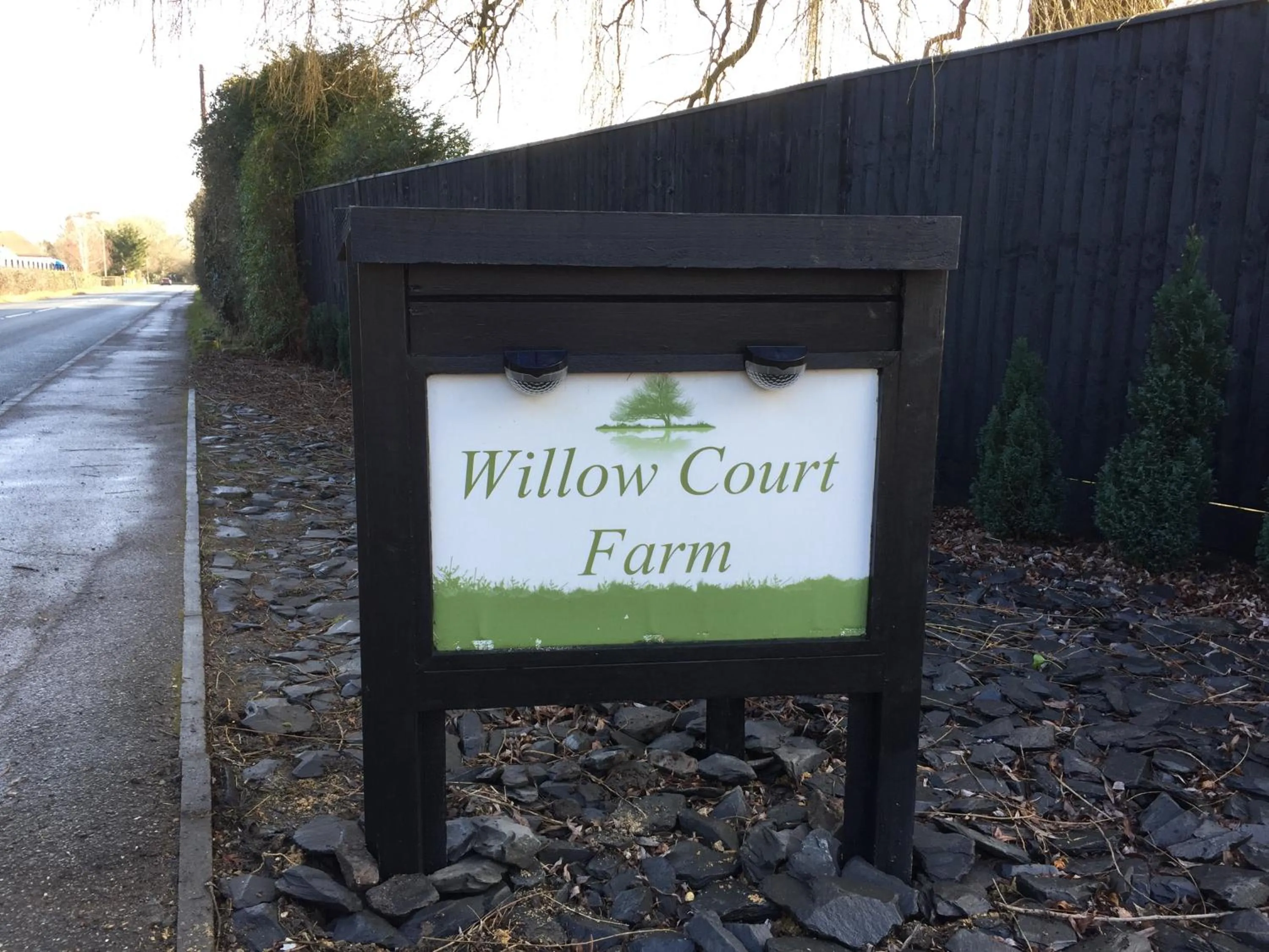 Facade/entrance in Willow Court Farm Studio South & Petting Farm, 8 mins from Legoland & Windsor, 15 mins from Lapland UK