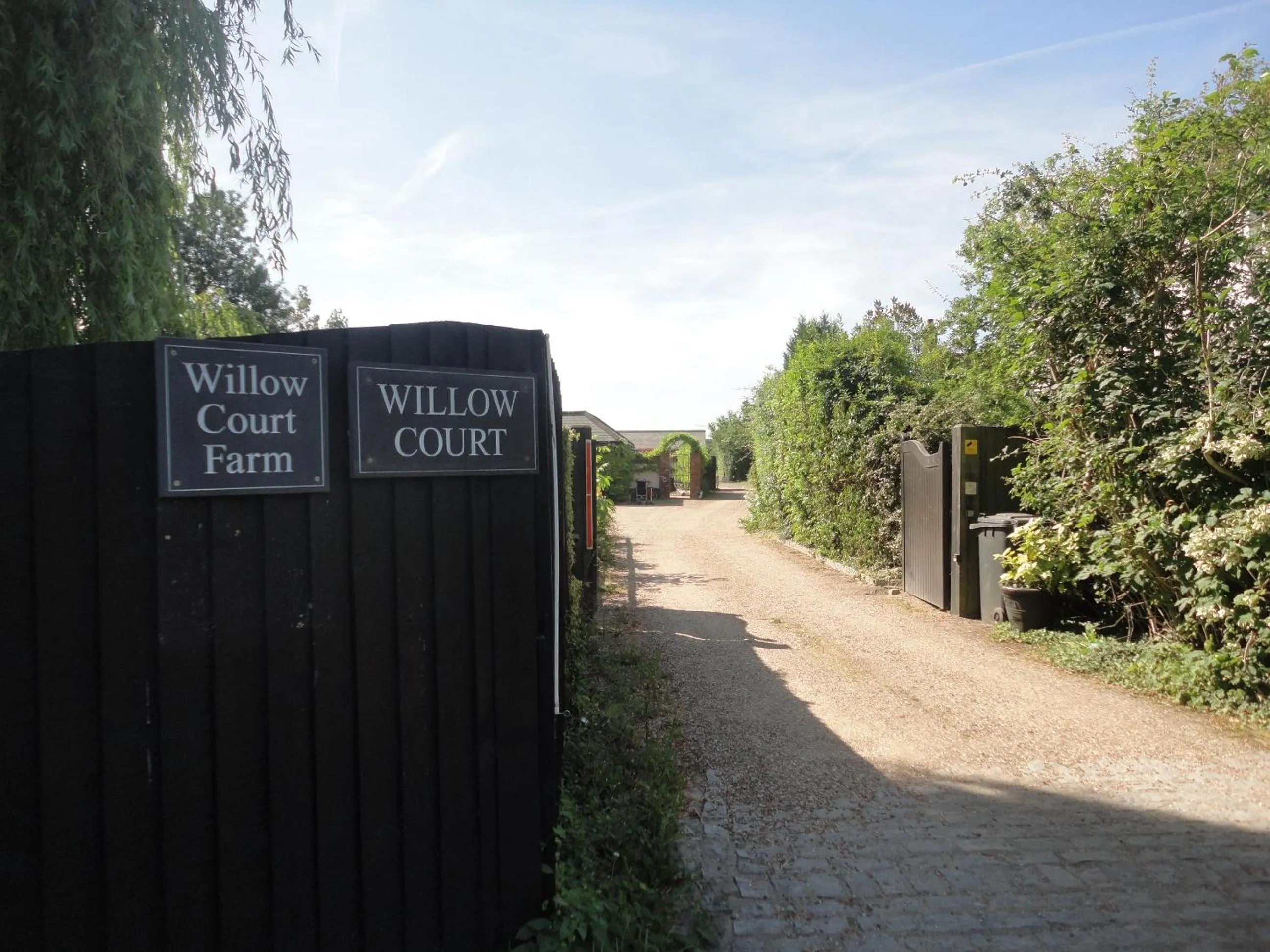 Property building in Willow Court Farm Studio South & Petting Farm, 8 mins from Legoland & Windsor, 15 mins from Lapland UK