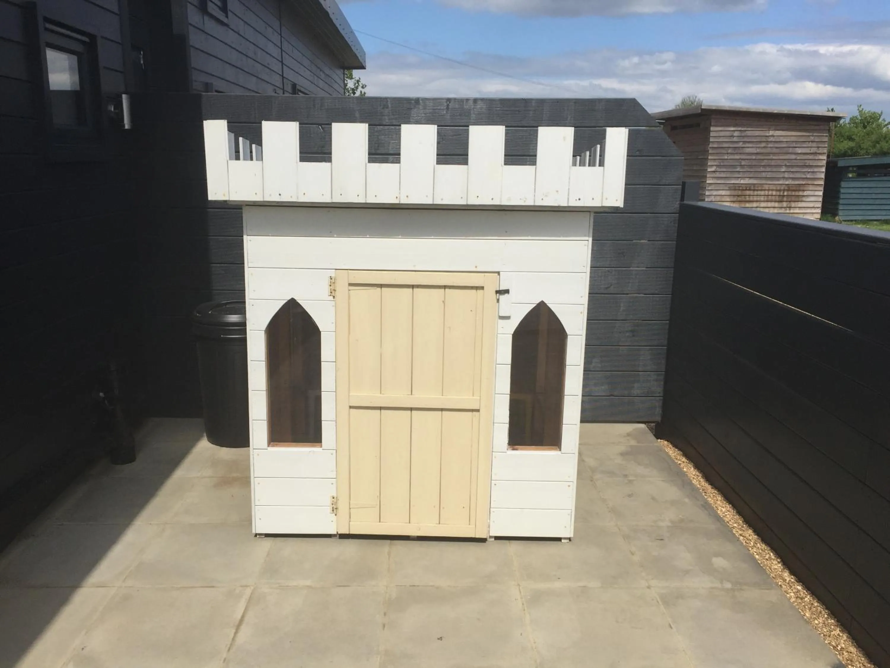 Patio in Willow Court Farm Studio South & Petting Farm, 8 mins from Legoland & Windsor, 15 mins from Lapland UK