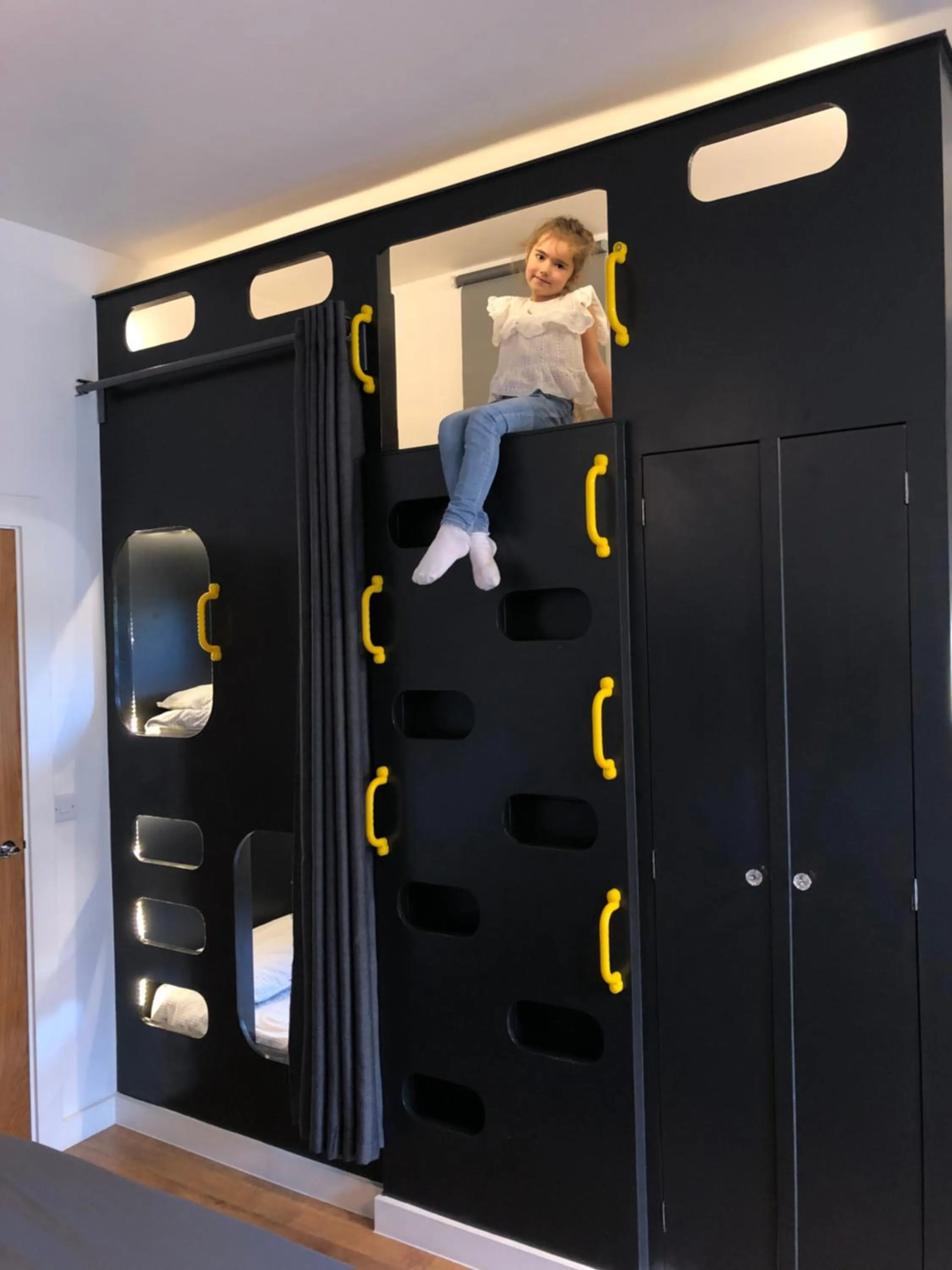 Bed in Willow Court Farm Studio South & Petting Farm, 8 mins from Legoland & Windsor, 15 mins from Lapland UK