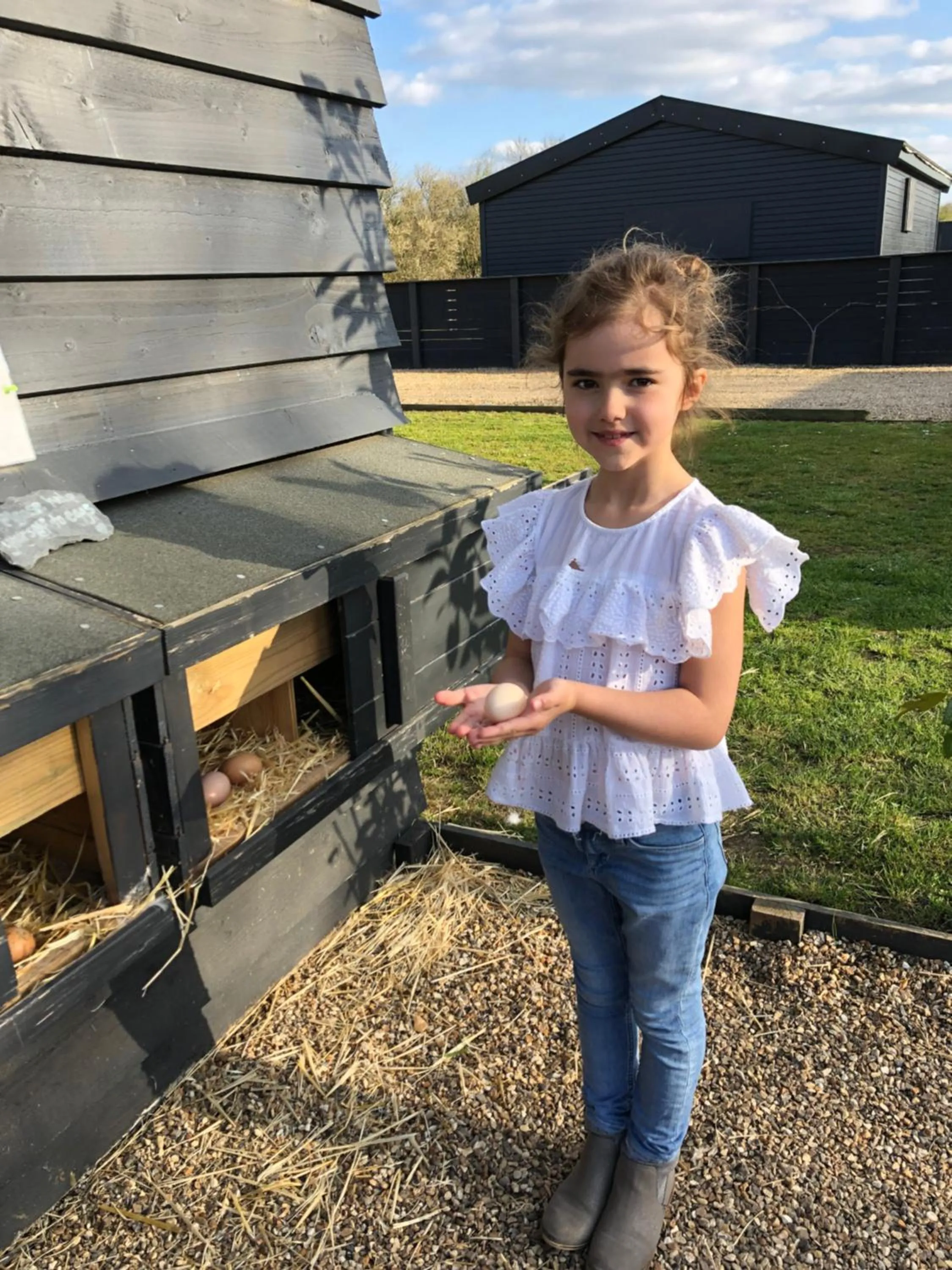 People in Willow Court Farm Studio South & Petting Farm, 8 mins from Legoland & Windsor, 15 mins from Lapland UK