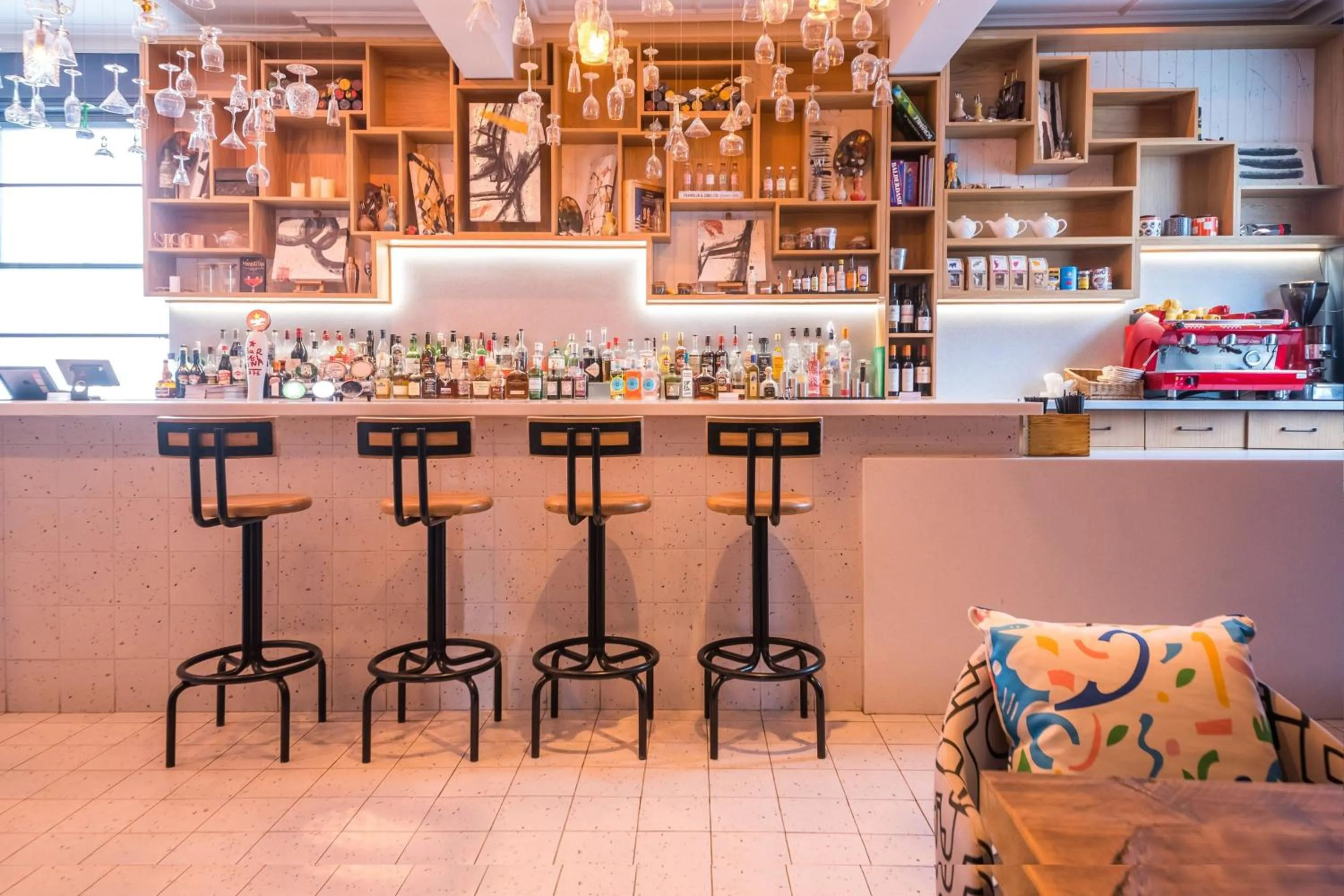 Lounge or bar in Abbey Hotel Bath, a Tribute Portfolio Hotel