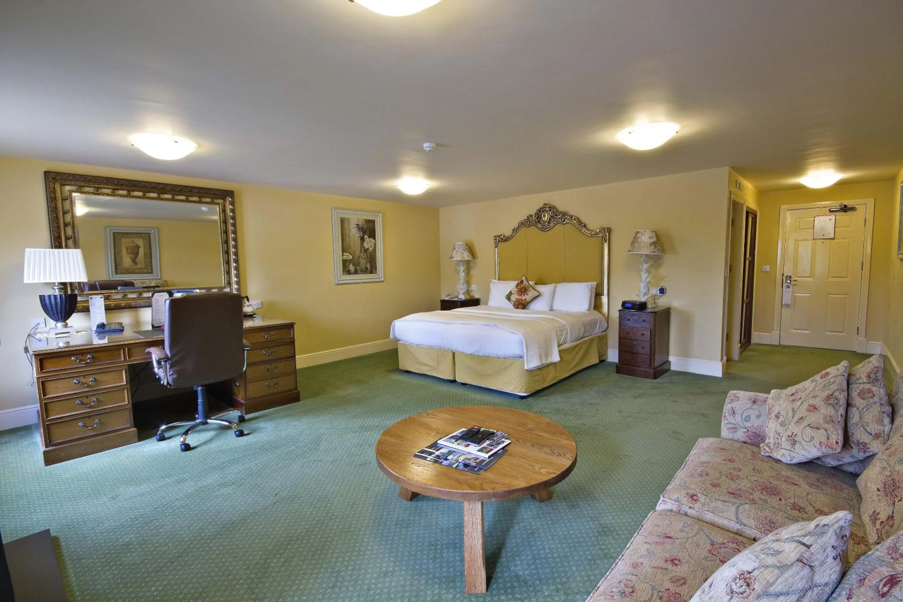 Photo of the whole room, Bed in Best Western Premier Doncaster Mount Pleasant Hotel