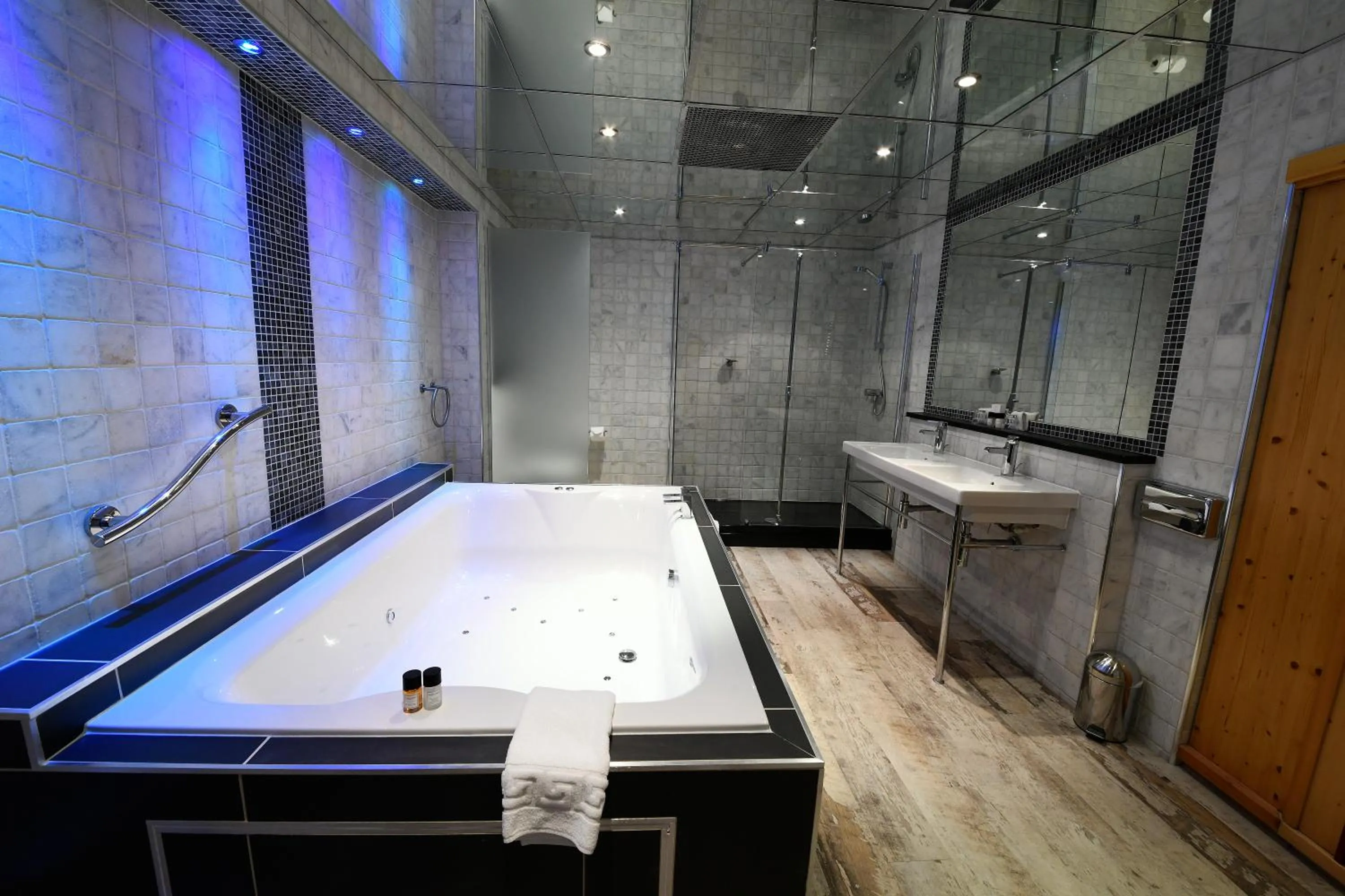 Bathroom in Best Western Premier Doncaster Mount Pleasant Hotel