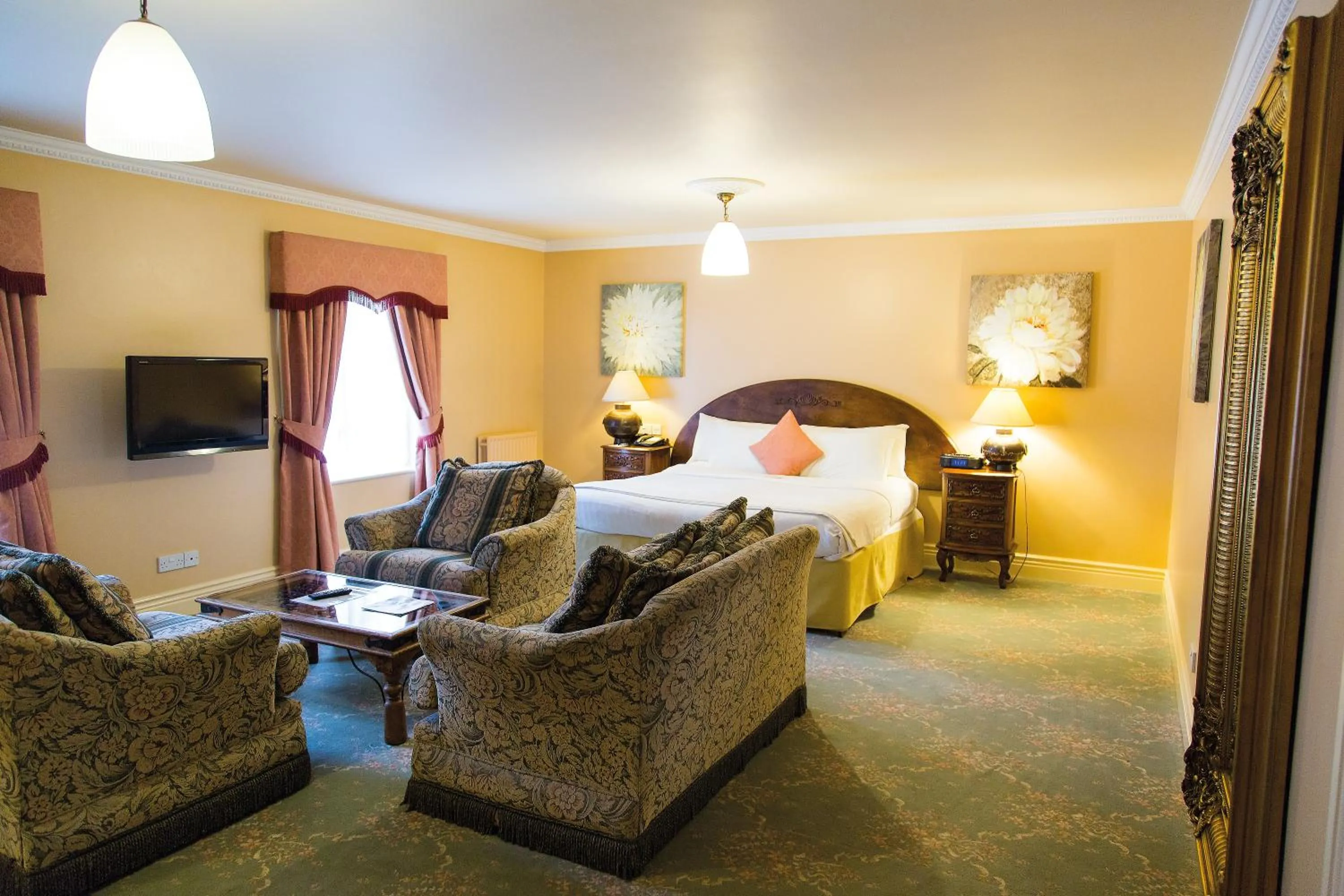 Photo of the whole room, Bed in Best Western Premier Doncaster Mount Pleasant Hotel