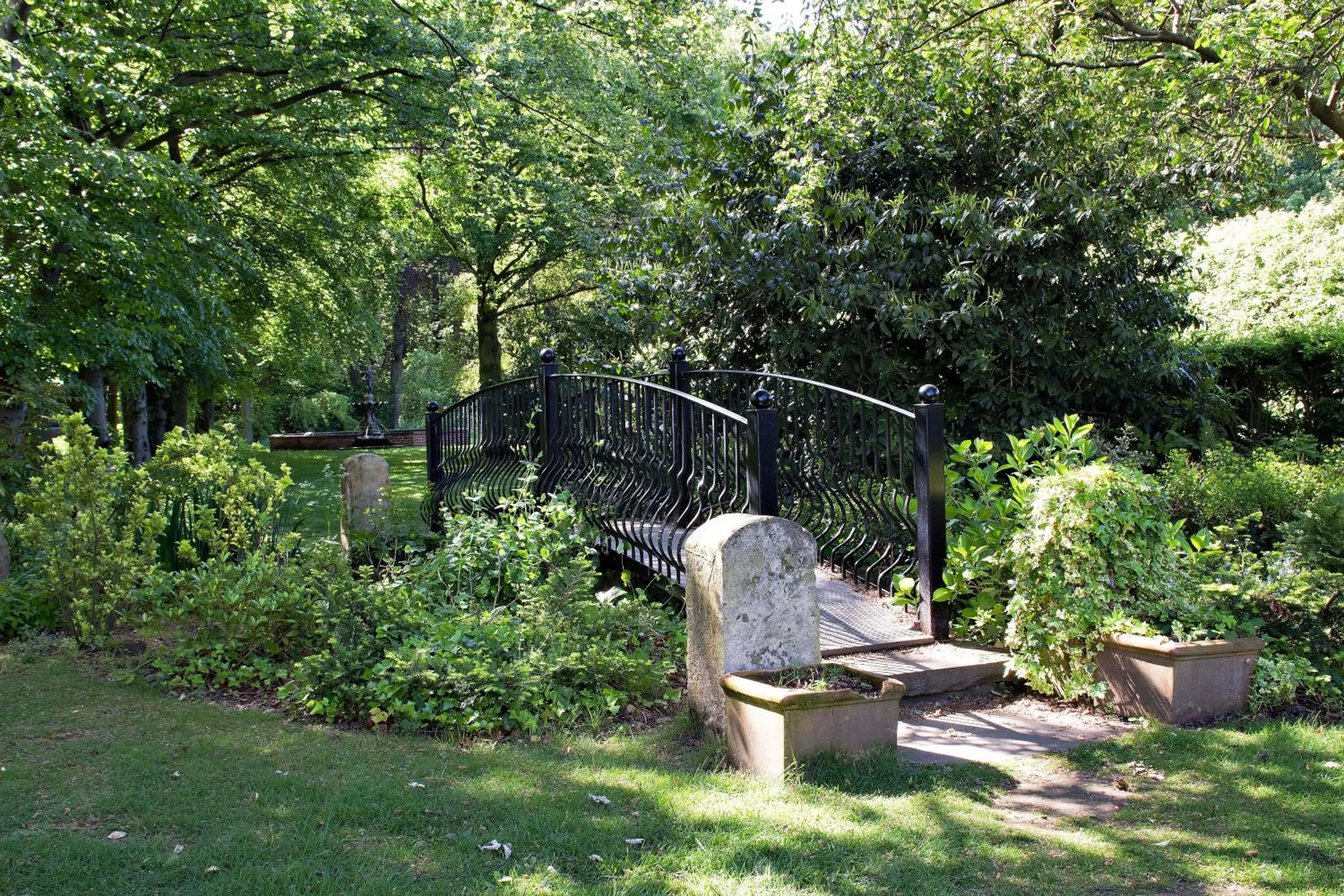 Garden in Best Western Premier Doncaster Mount Pleasant Hotel