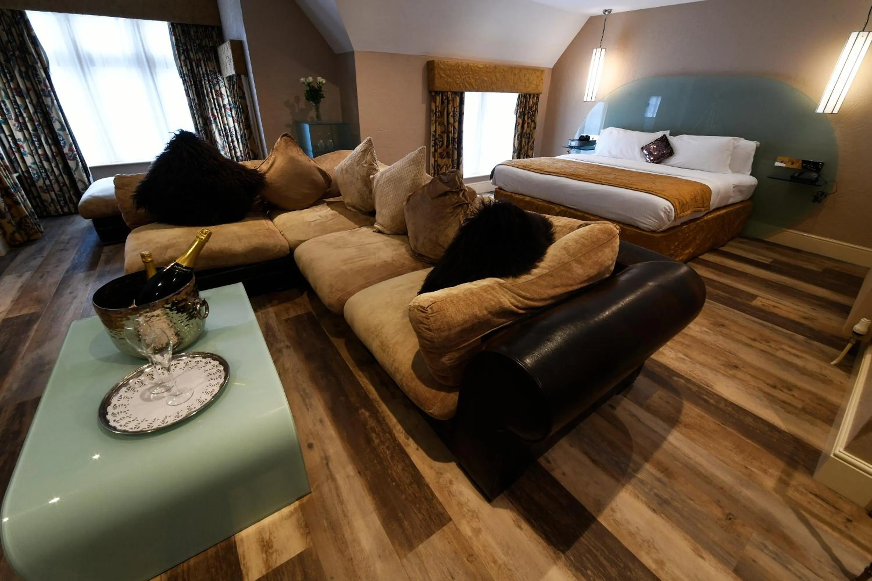 Photo of the whole room, Bed in Best Western Premier Doncaster Mount Pleasant Hotel