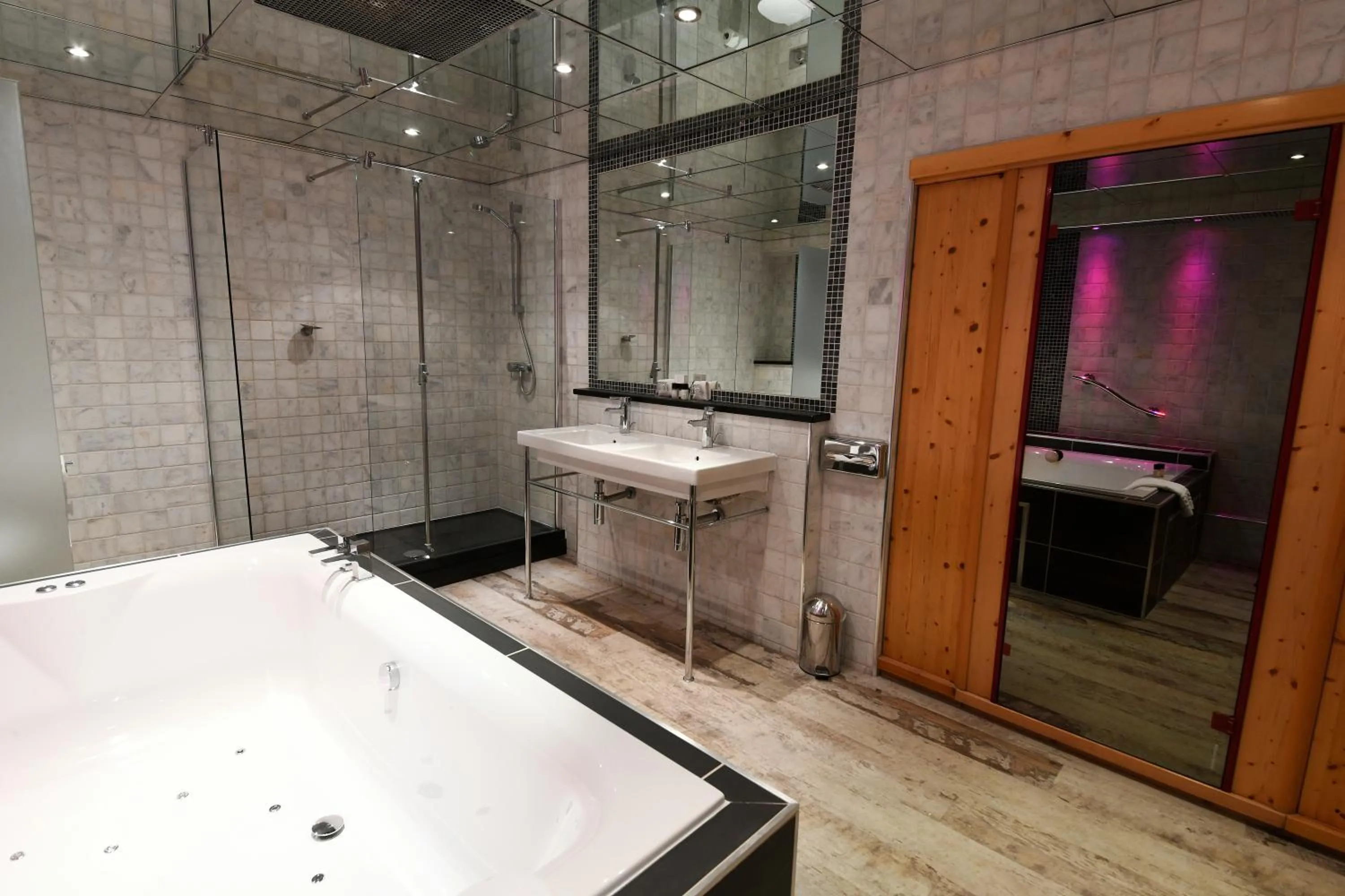 Bathroom in Best Western Premier Doncaster Mount Pleasant Hotel