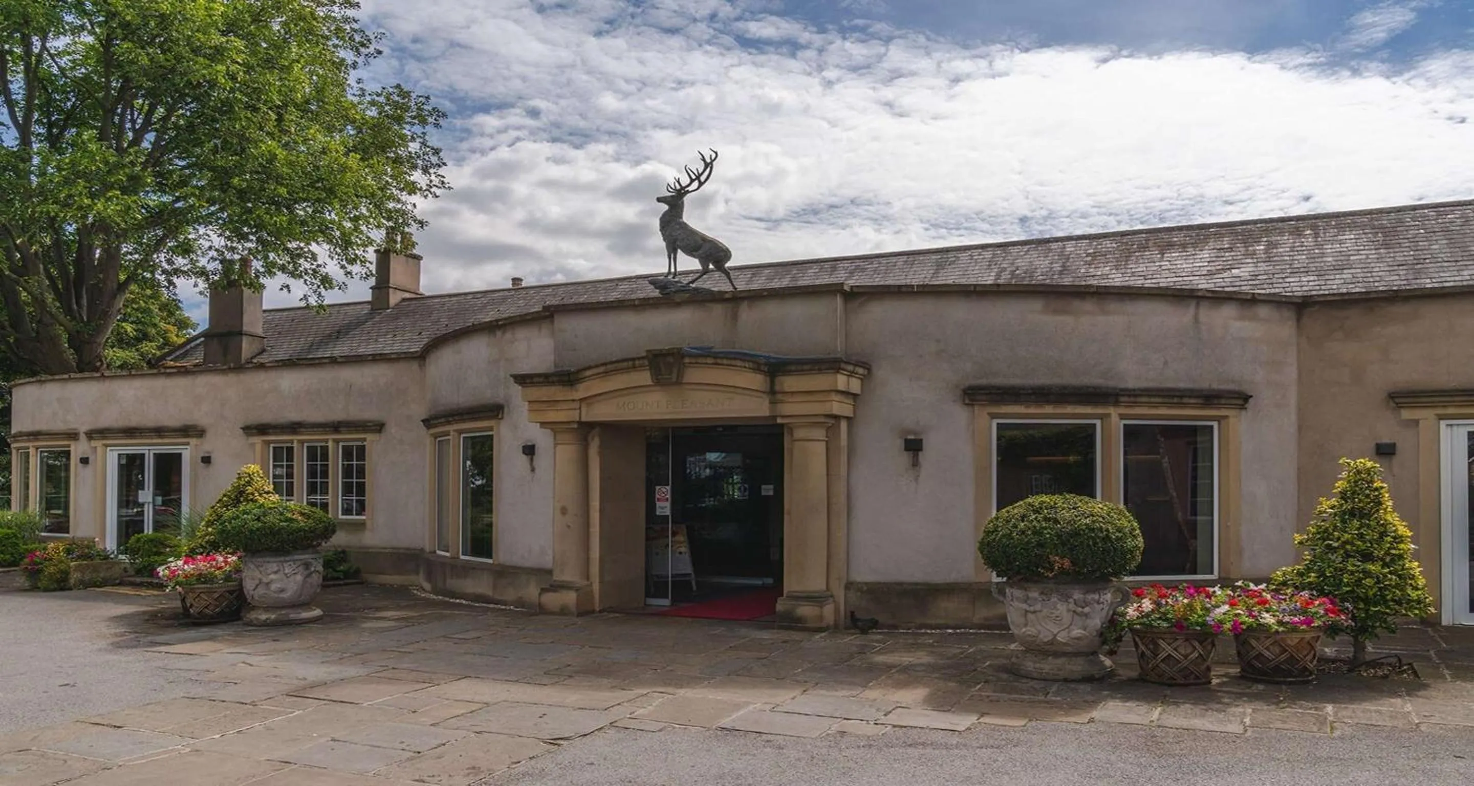 Property building in Best Western Premier Doncaster Mount Pleasant Hotel