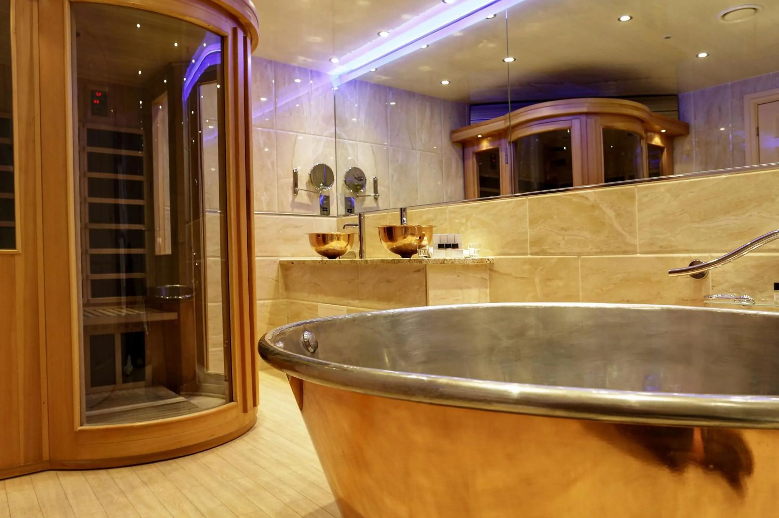 Bathroom in Best Western Premier Doncaster Mount Pleasant Hotel