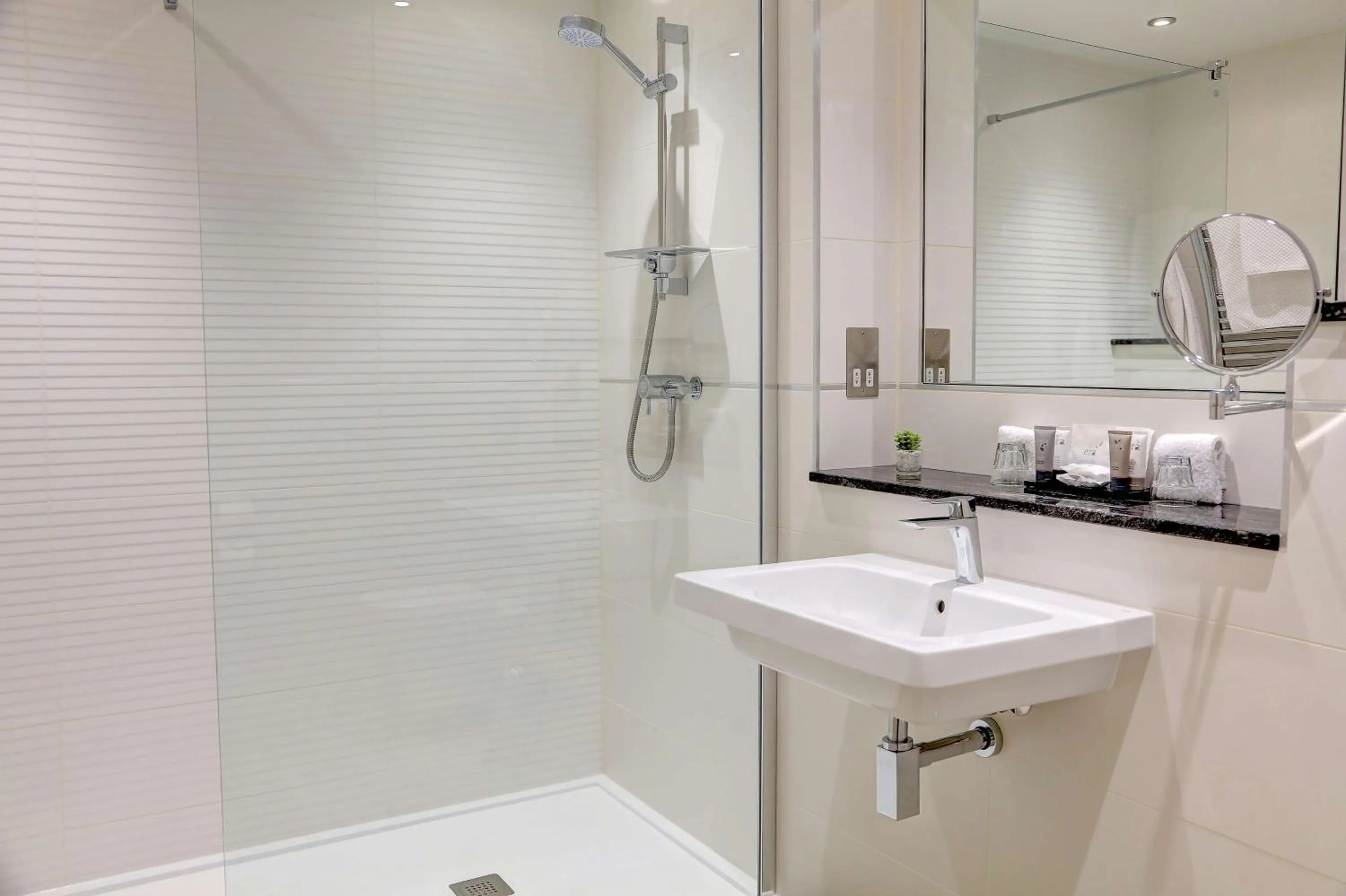 Bathroom in Best Western Premier Doncaster Mount Pleasant Hotel