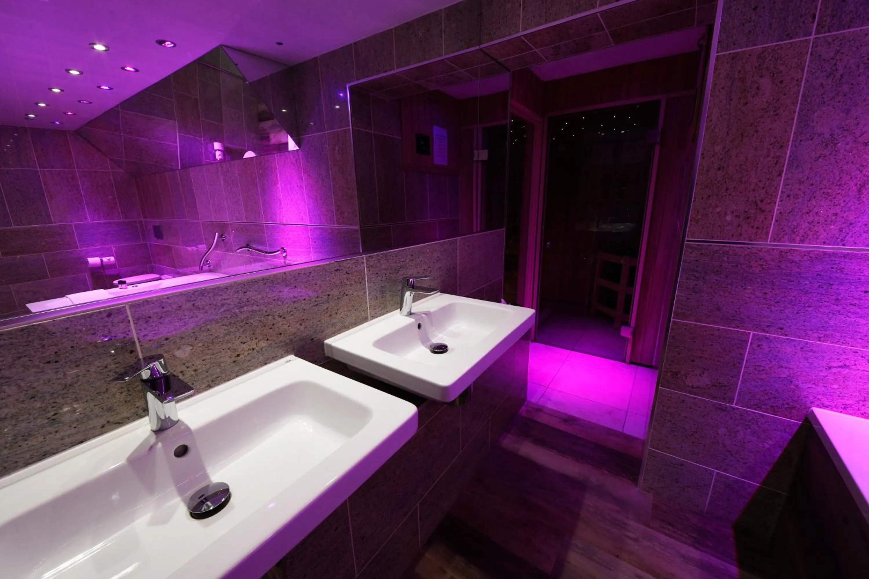 Bathroom in Best Western Premier Doncaster Mount Pleasant Hotel