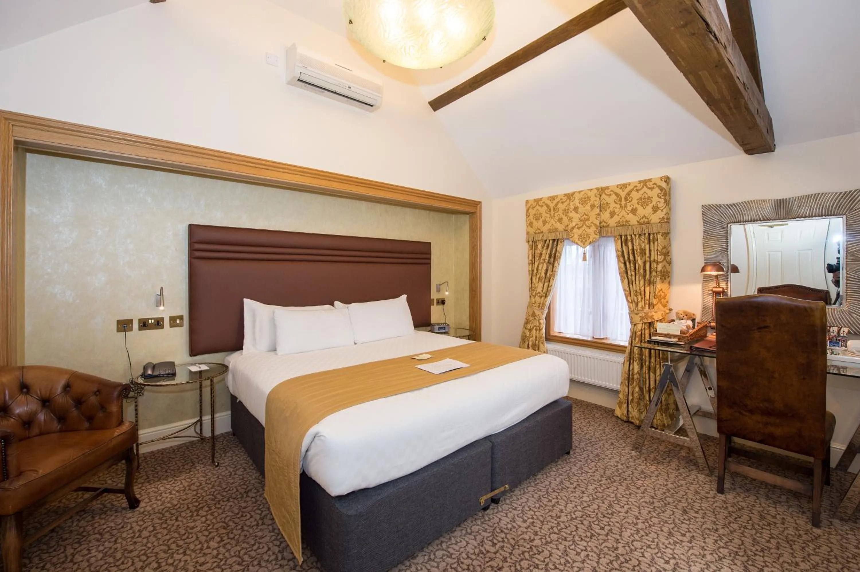 Bed in Best Western Premier Doncaster Mount Pleasant Hotel