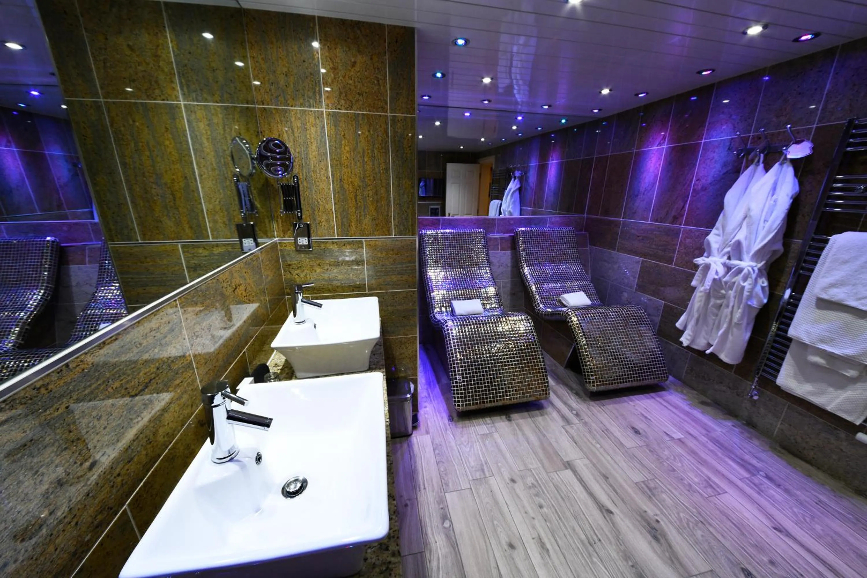 Bathroom in Best Western Premier Doncaster Mount Pleasant Hotel