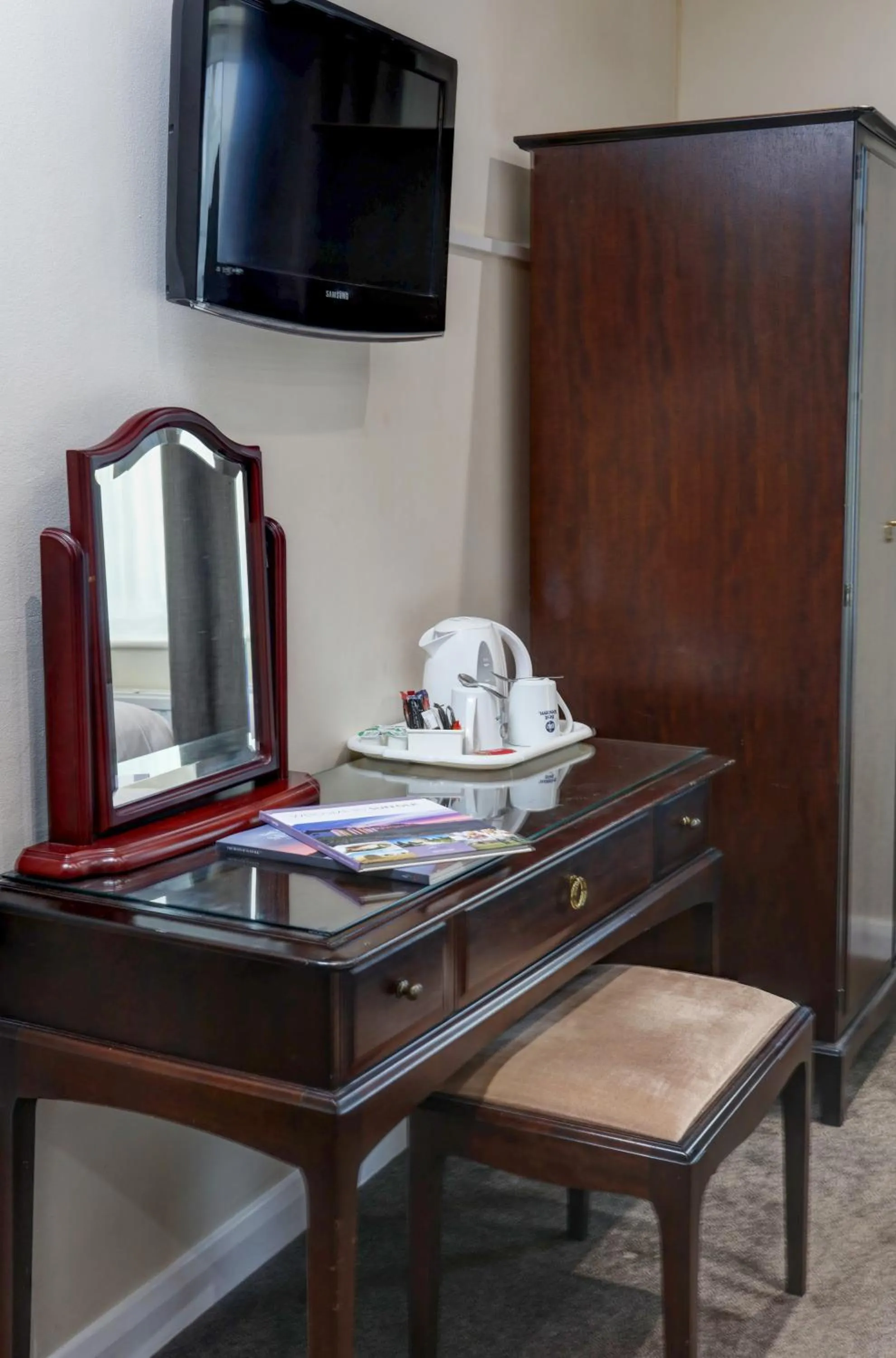 TV and multimedia in Best Western Claydon Hotel