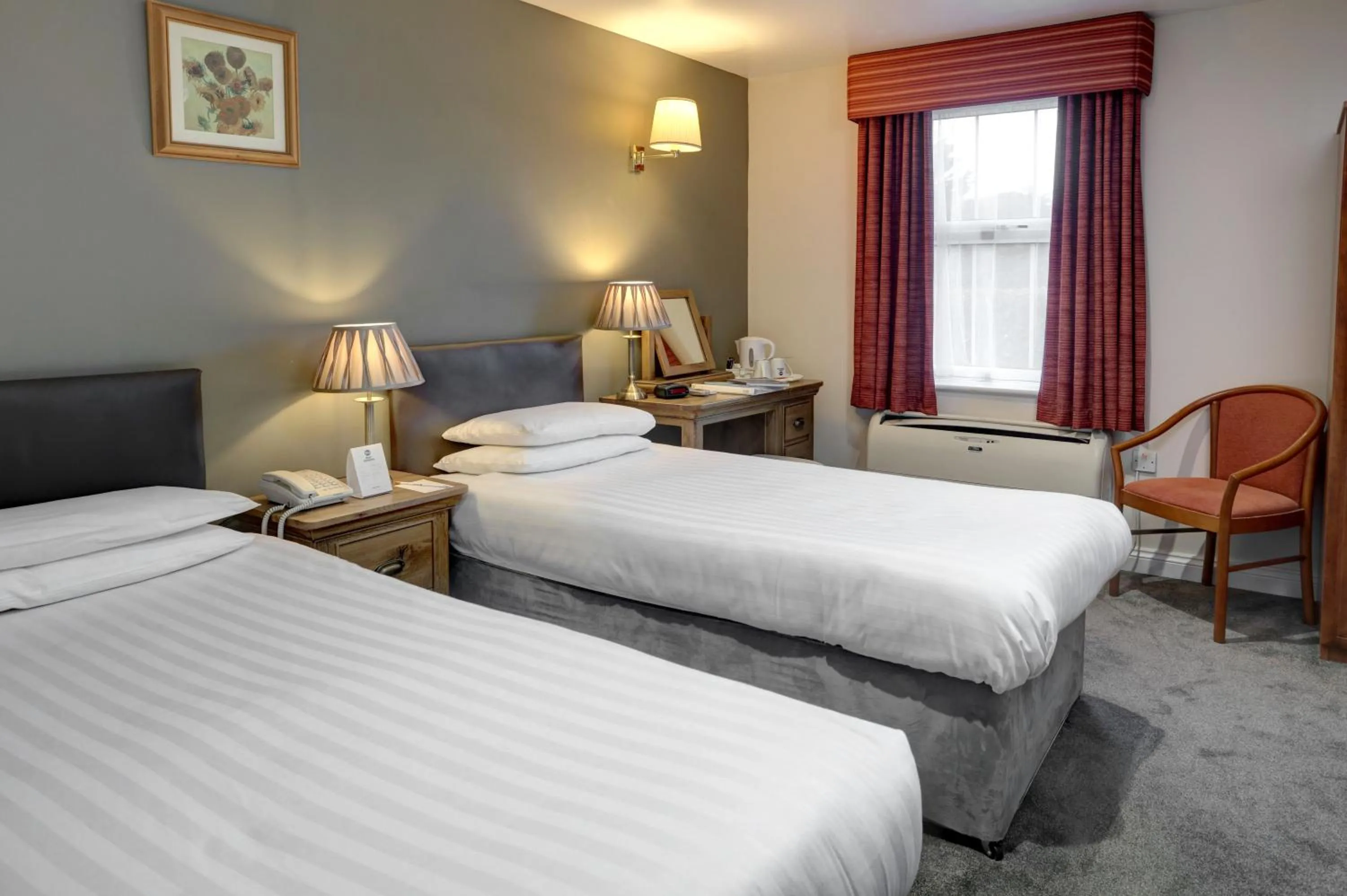 Bedroom, Bed in Best Western Claydon Hotel