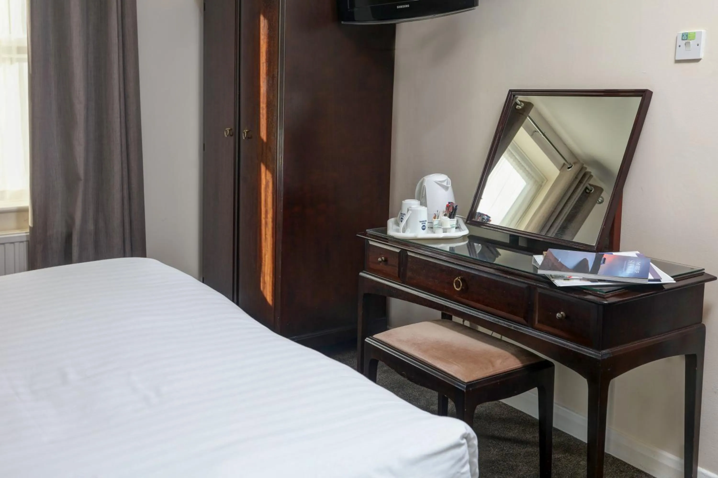 Bedroom, Bed in Best Western Claydon Hotel