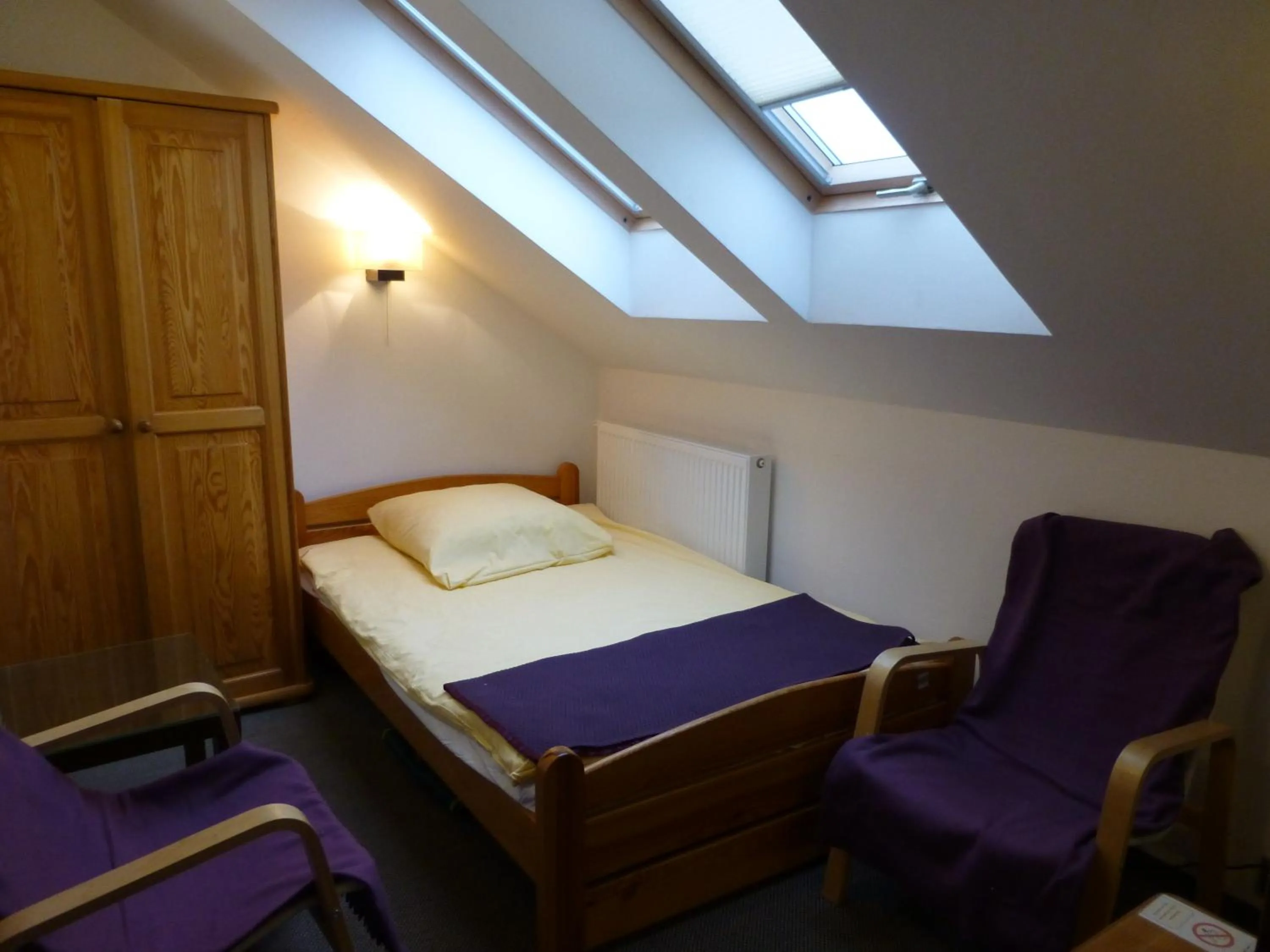 Photo of the whole room, Bed in Willa Focus