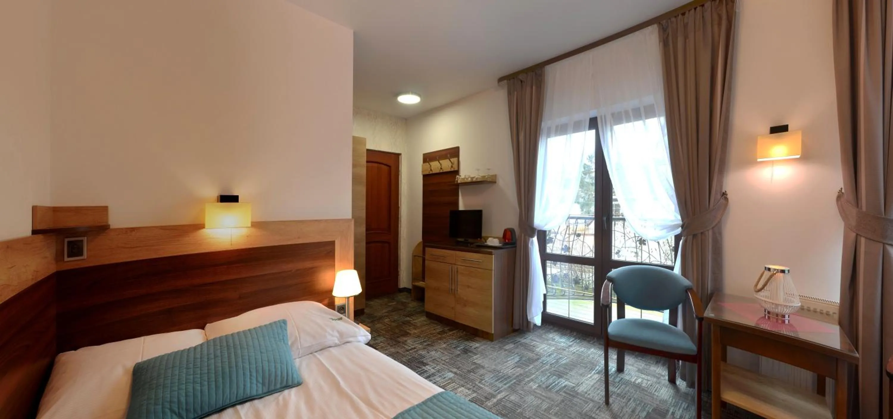 Photo of the whole room, Bed in Willa Focus