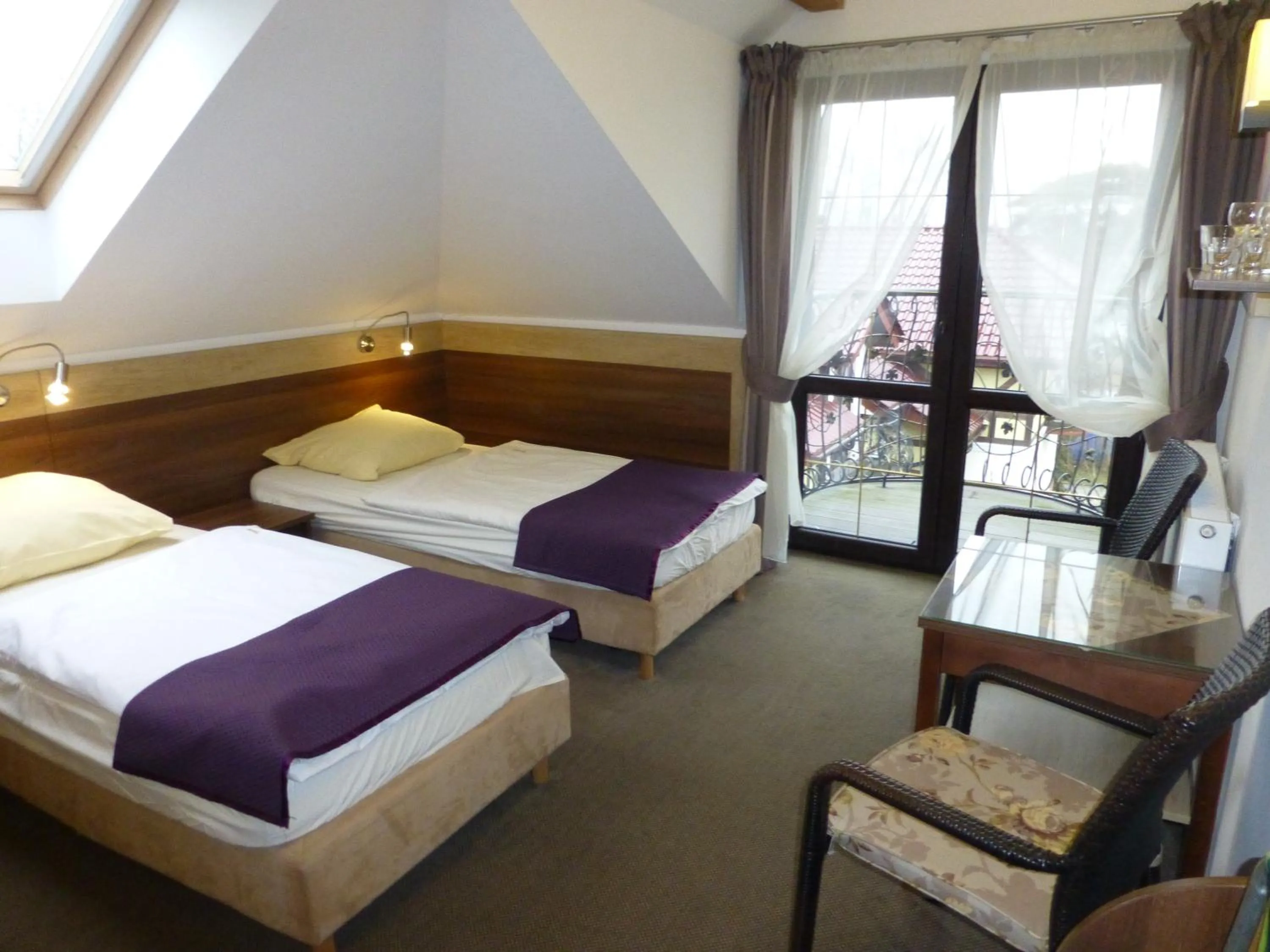 Photo of the whole room, Bed in Willa Focus