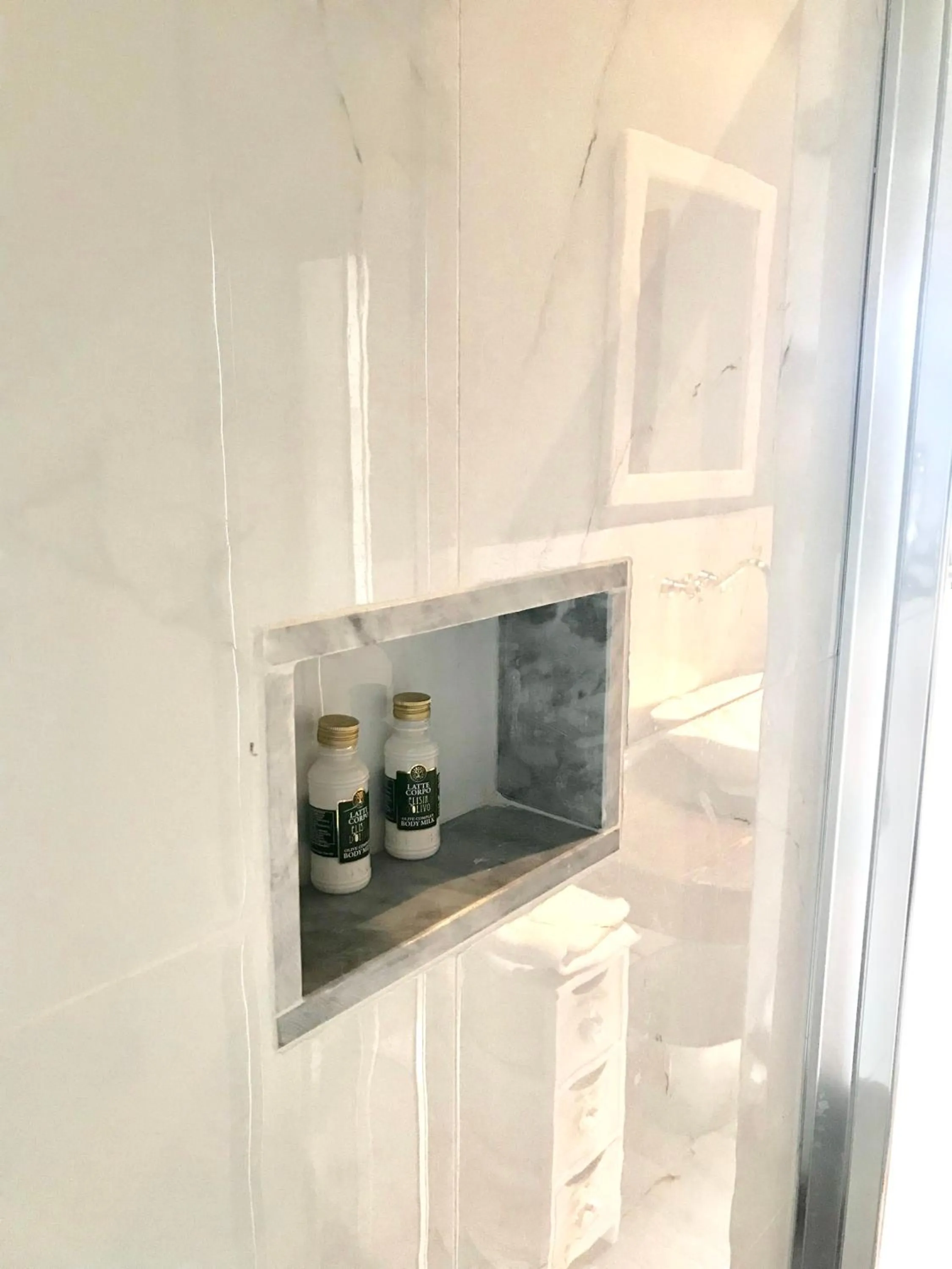 Shower in Dojo Bianco