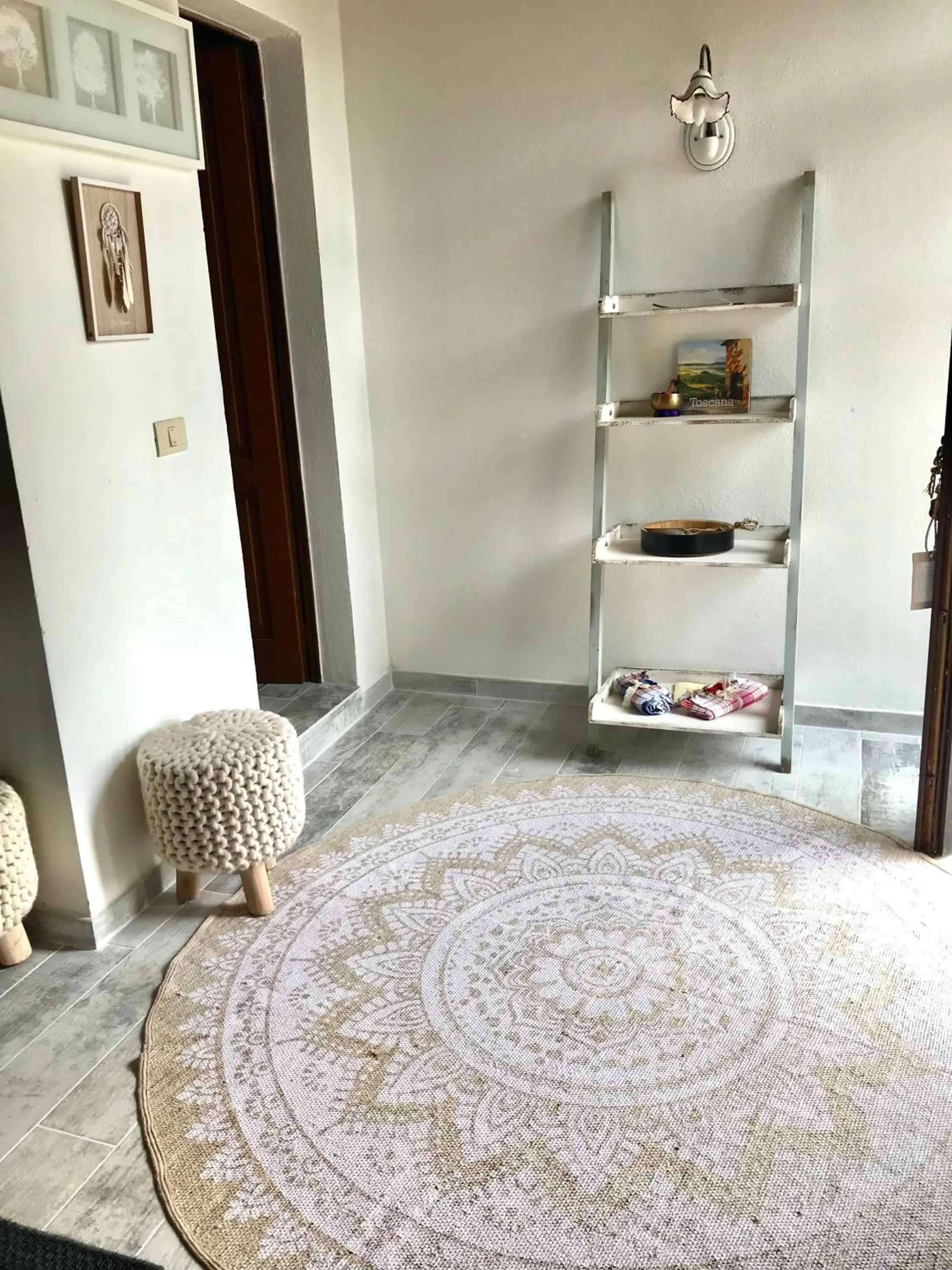 Decorative detail in Dojo Bianco