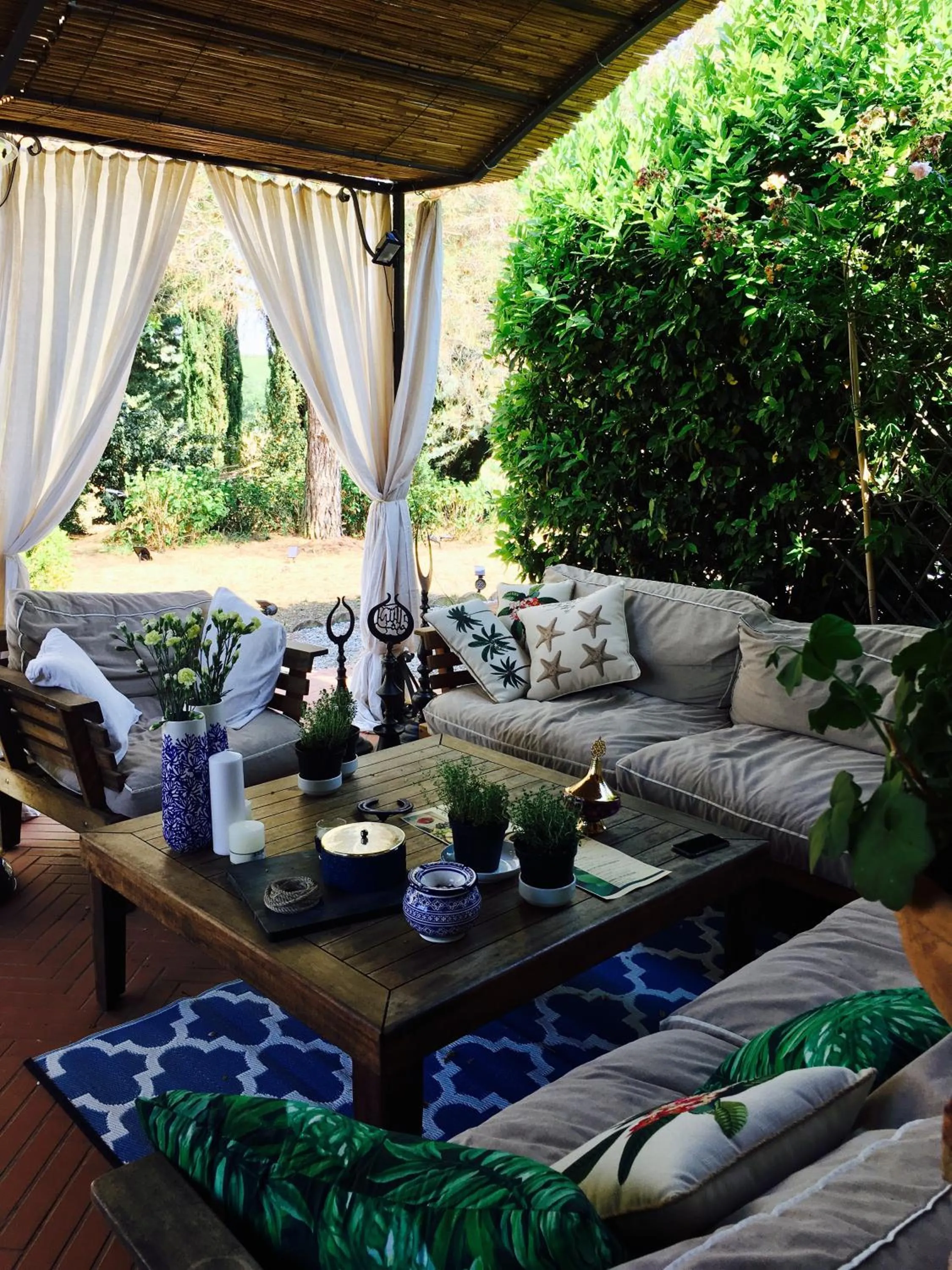 Seating area in Dojo Bianco