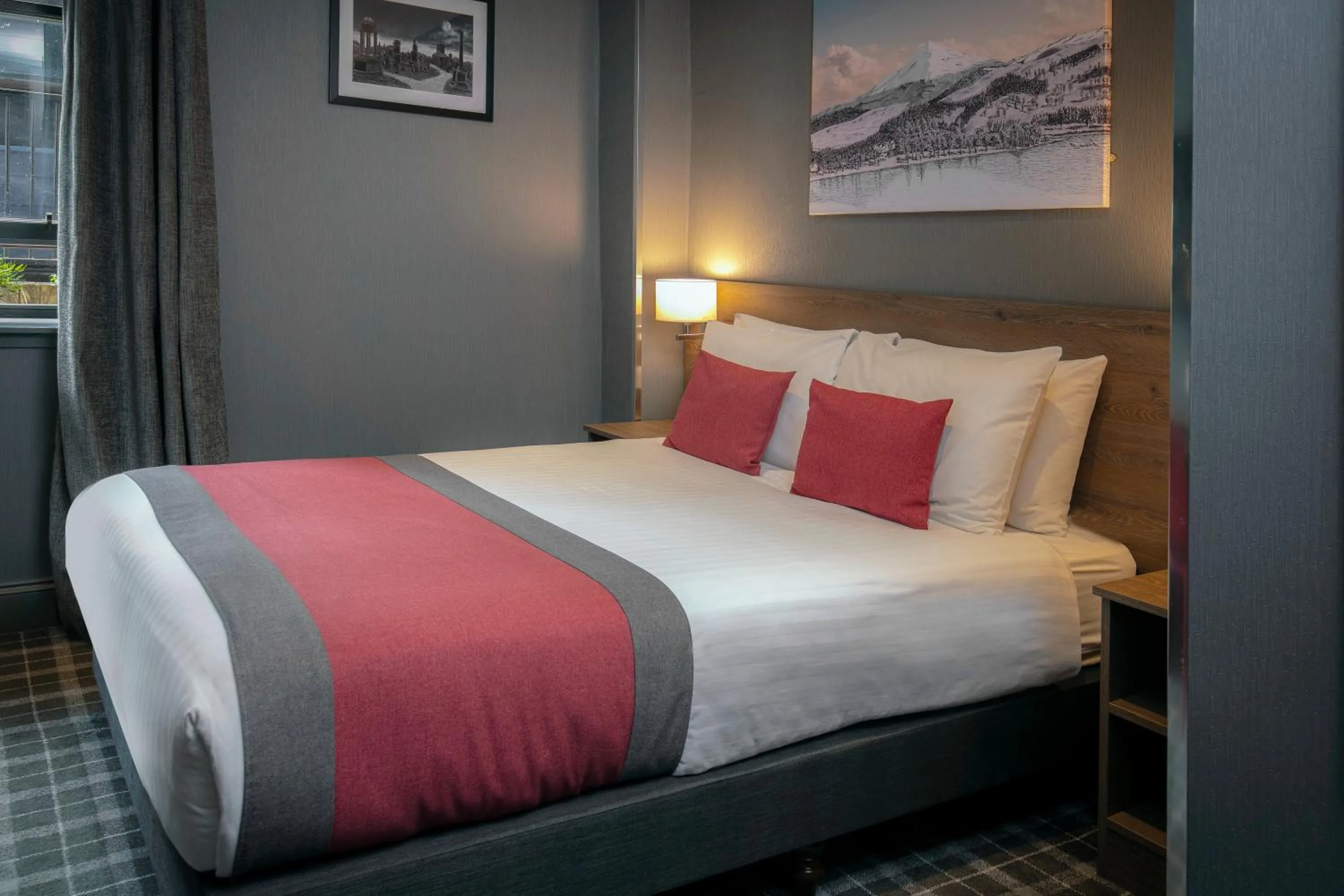 Bedroom, Bed in Best Western Glasgow Hotel