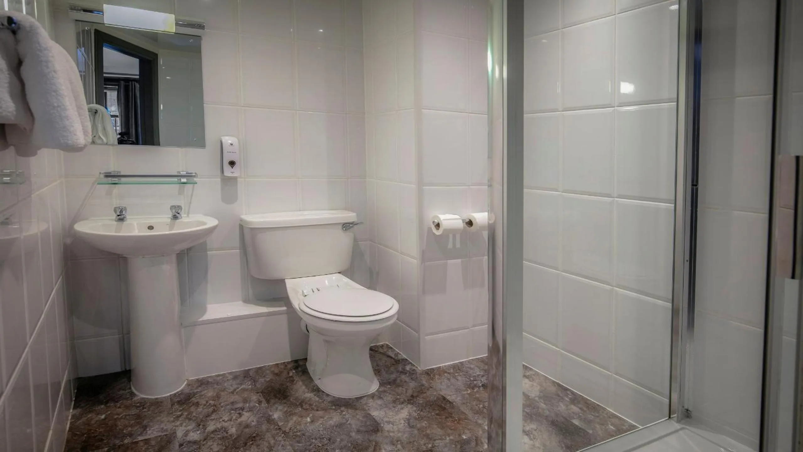 Bathroom in Best Western Glasgow Hotel