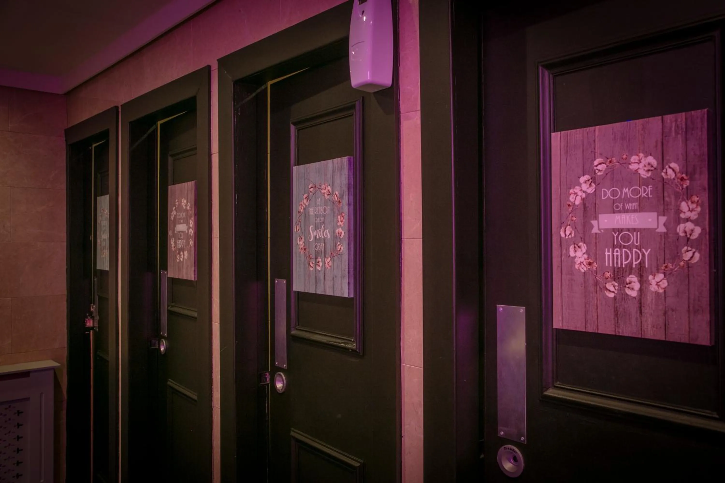 Toilet in Best Western Glasgow Hotel