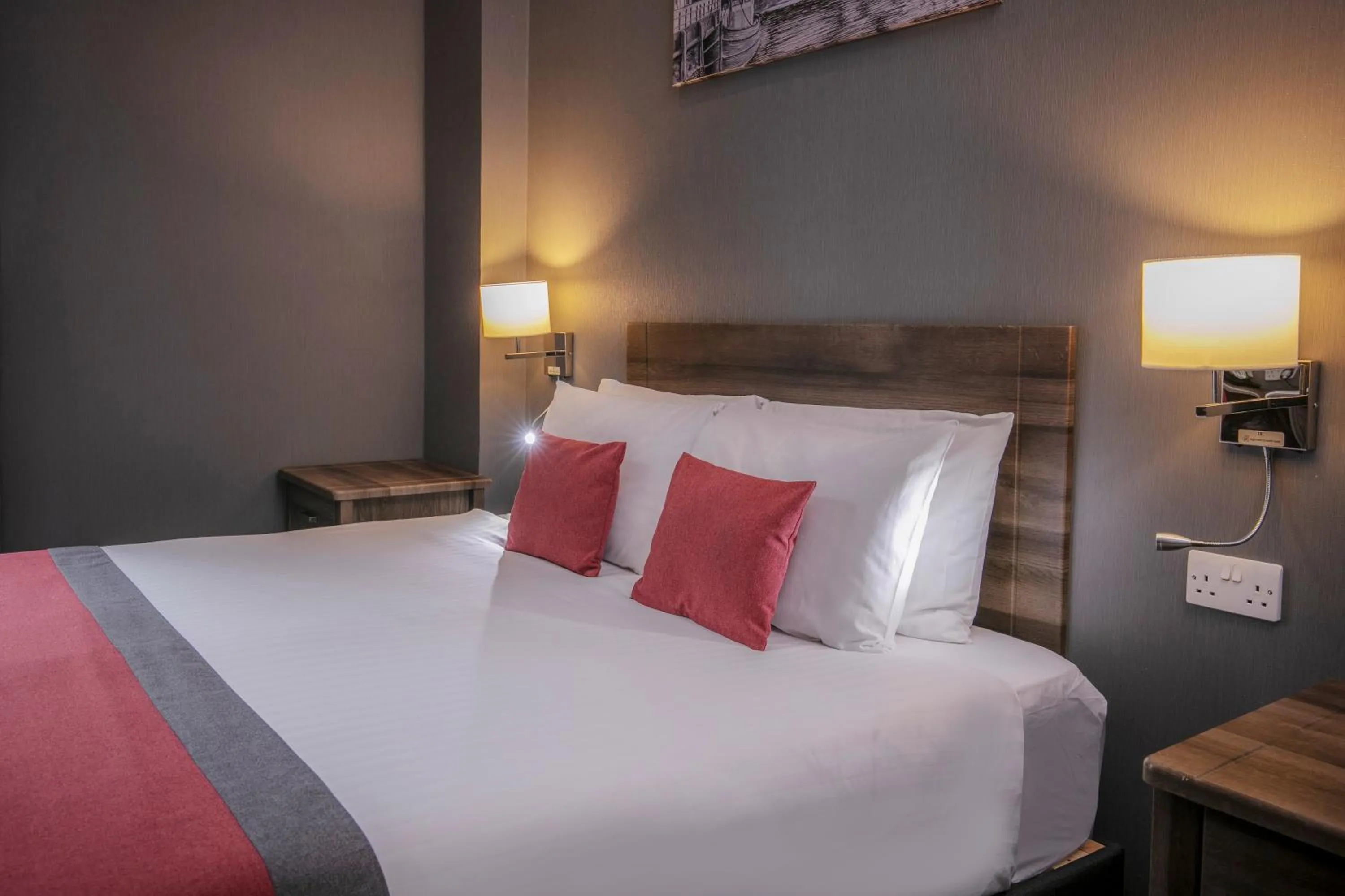 Bedroom, Bed in Best Western Glasgow Hotel