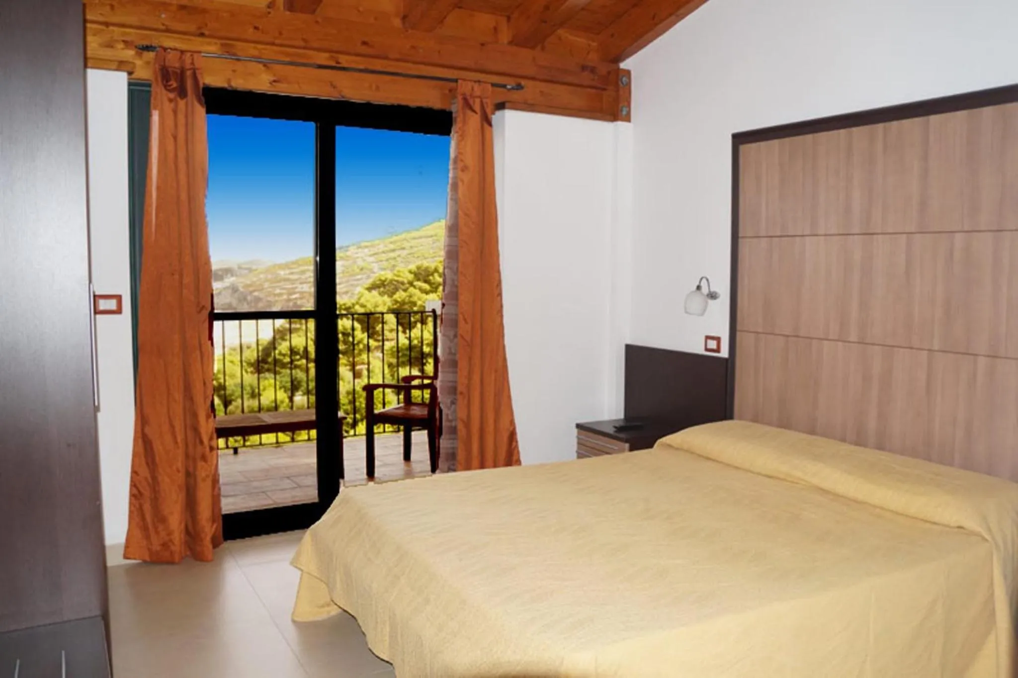 Balcony/Terrace, Bed in Appartamenti Serena