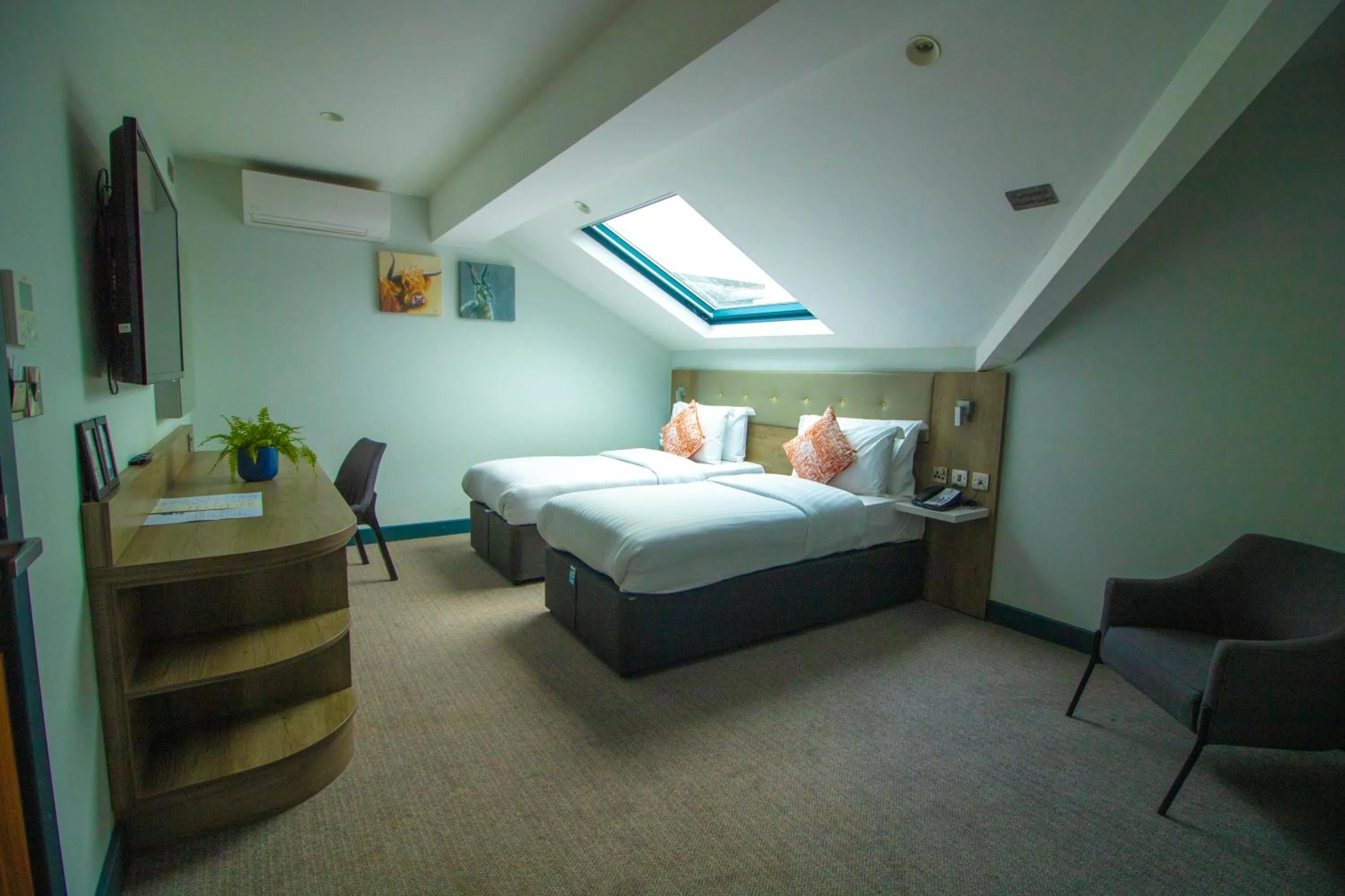 Bedroom, Bed in Best Western Rockingham Forest Hotel