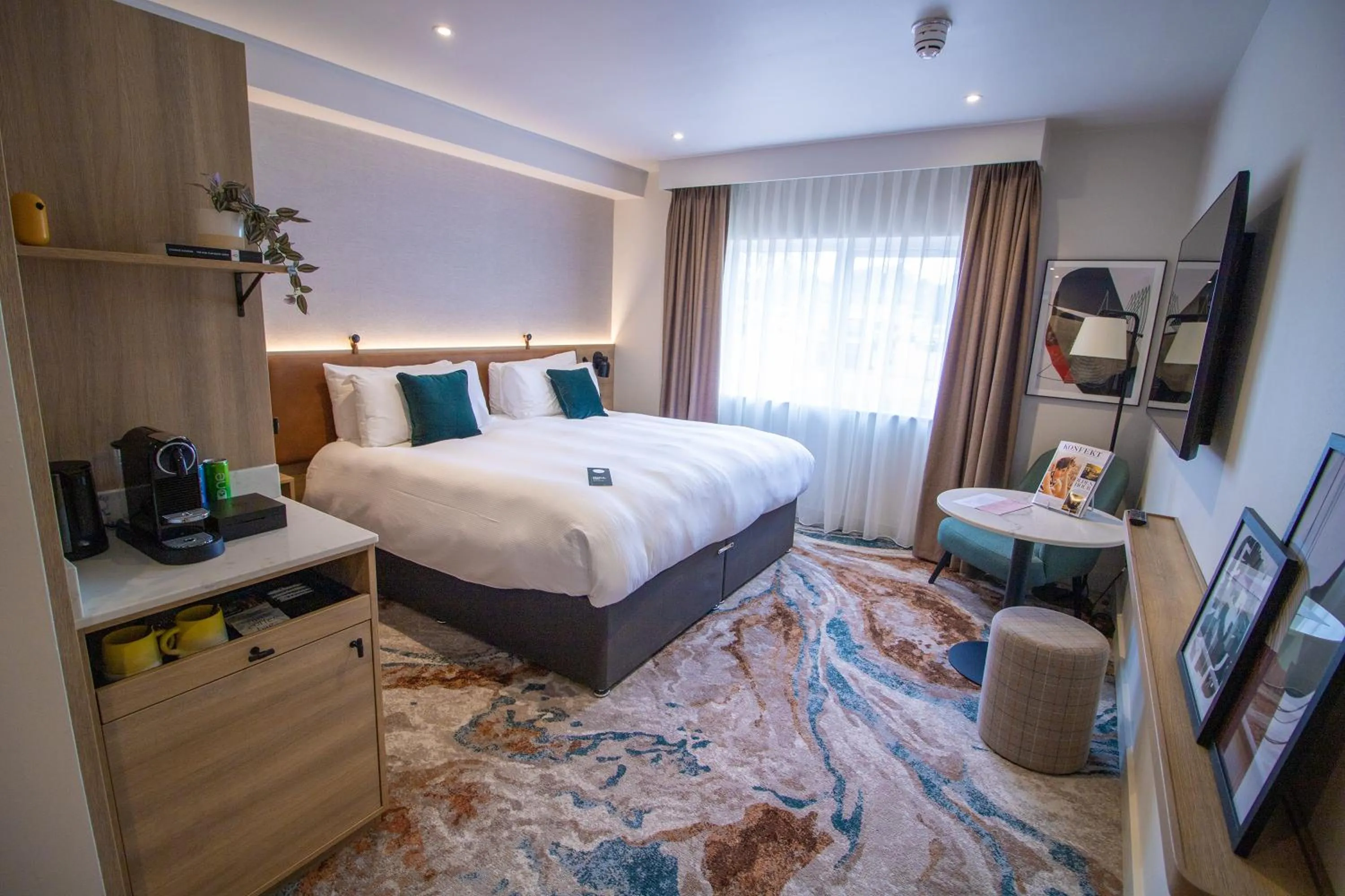 Photo of the whole room, Bed in voco Rockingham Forest Corby by IHG