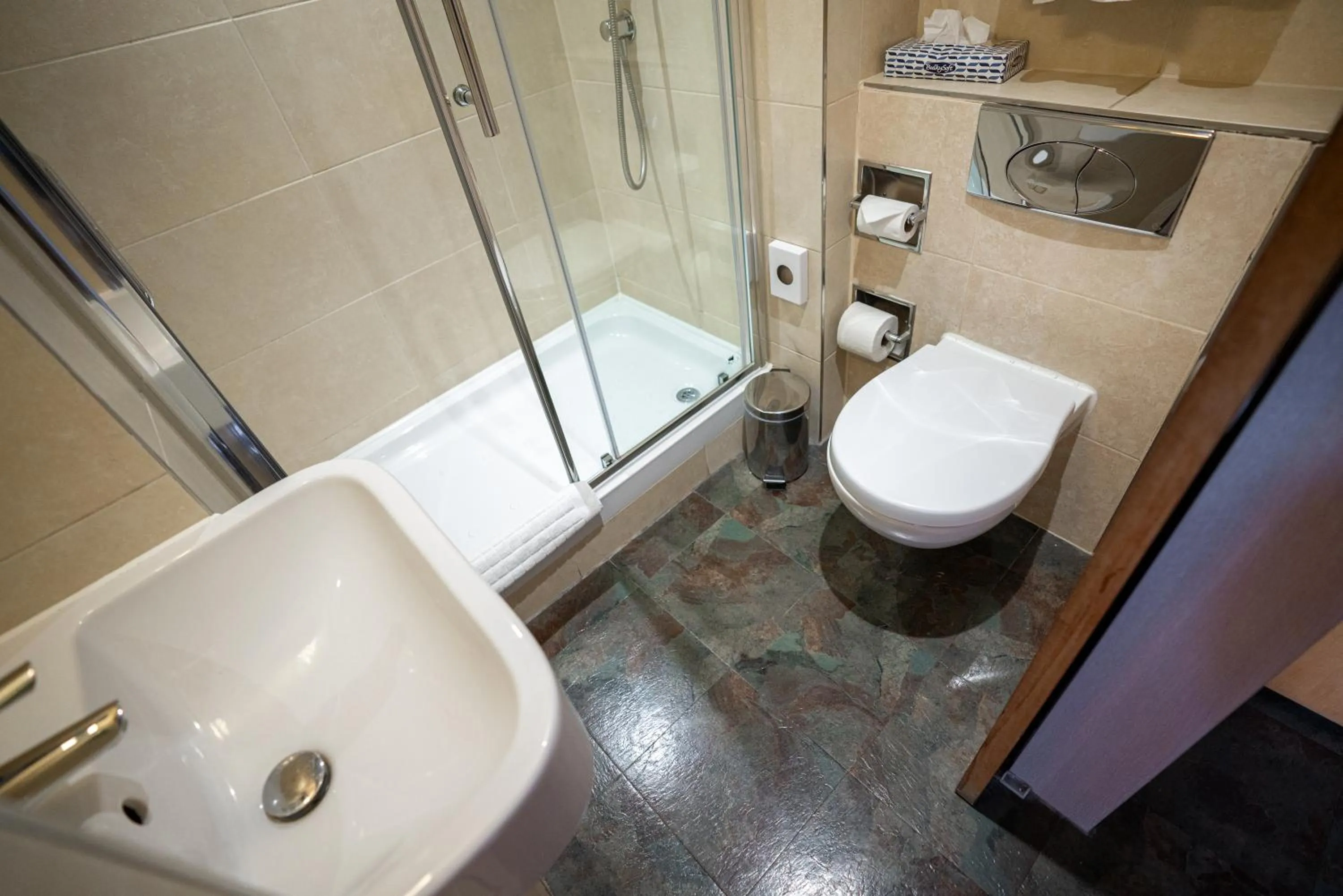 Bathroom in Pendulum Hotel