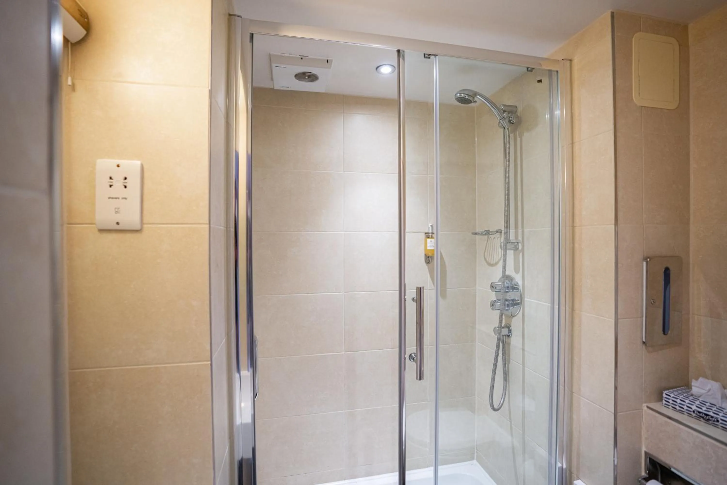 Bathroom in Pendulum Hotel