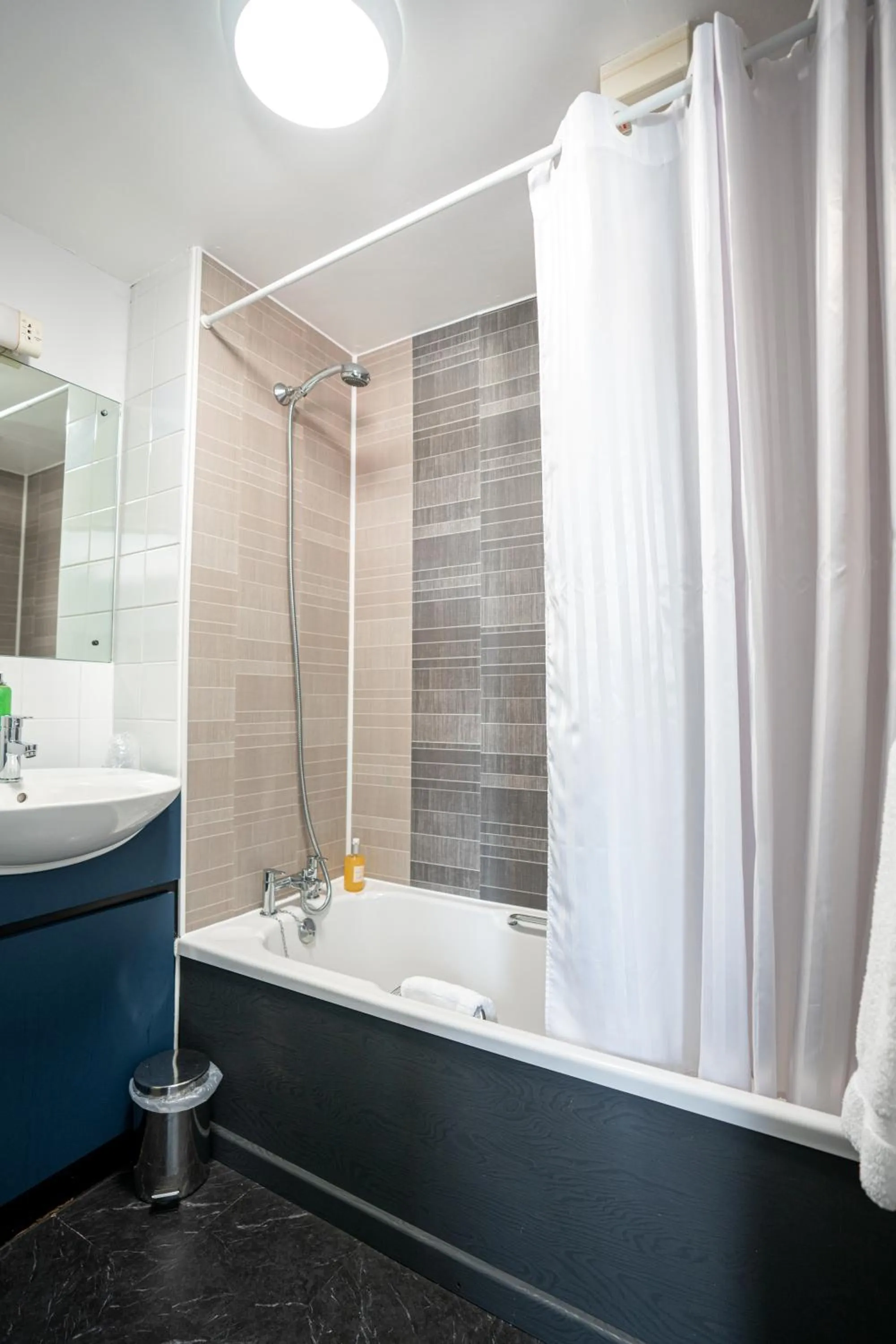 Bathroom in Pendulum Hotel