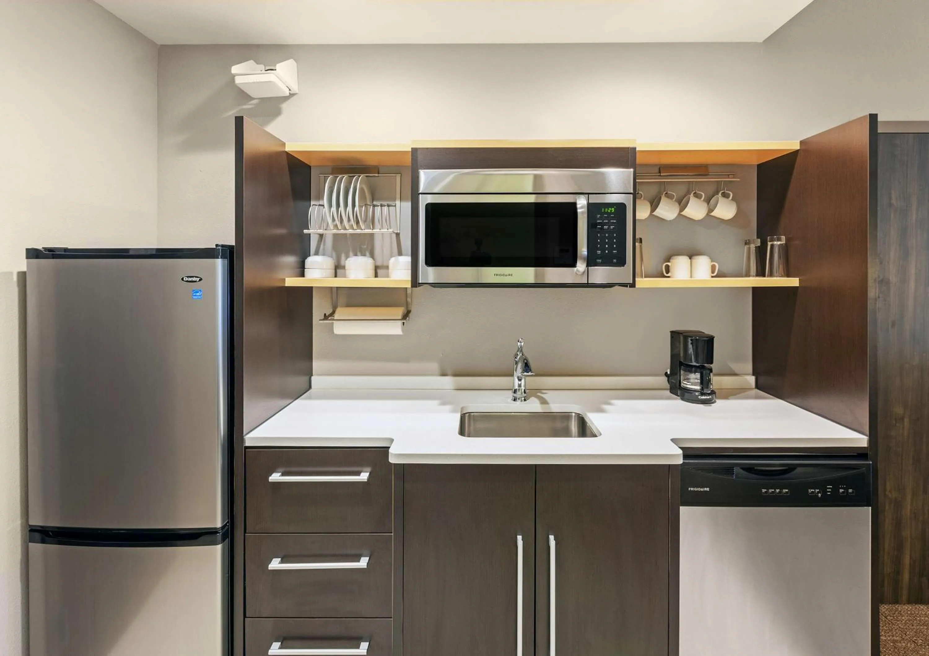 Kitchen or kitchenette in Home2 Suites By Hilton Gonzales