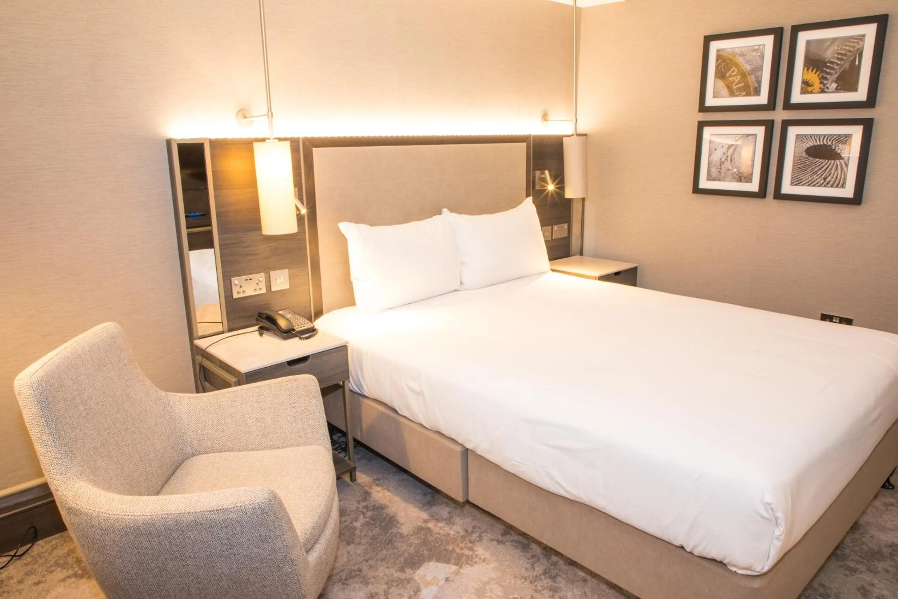 Bedroom, Bed in Best Western Plus Moat House Reading