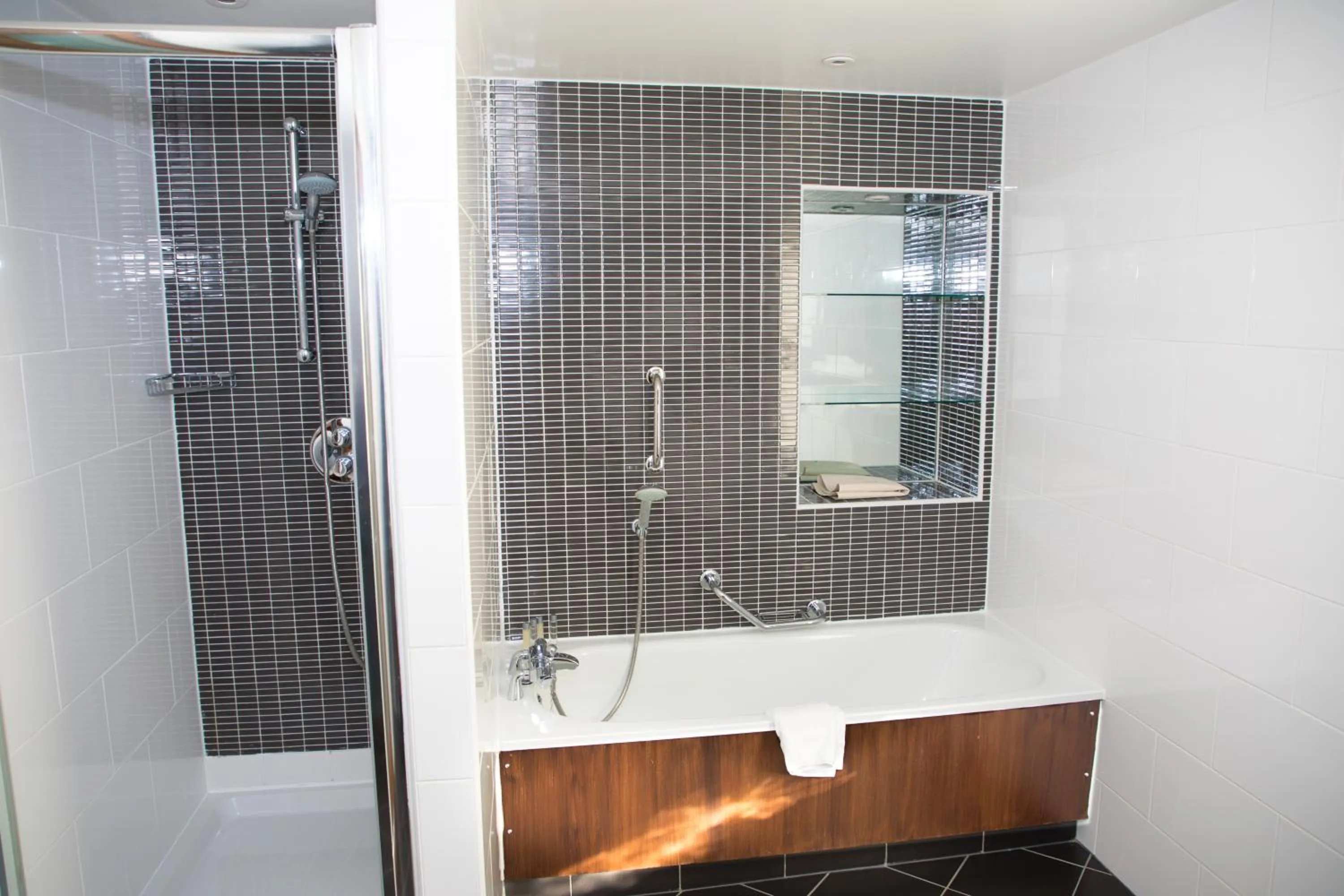 Bathroom in Best Western Plus Moat House Reading