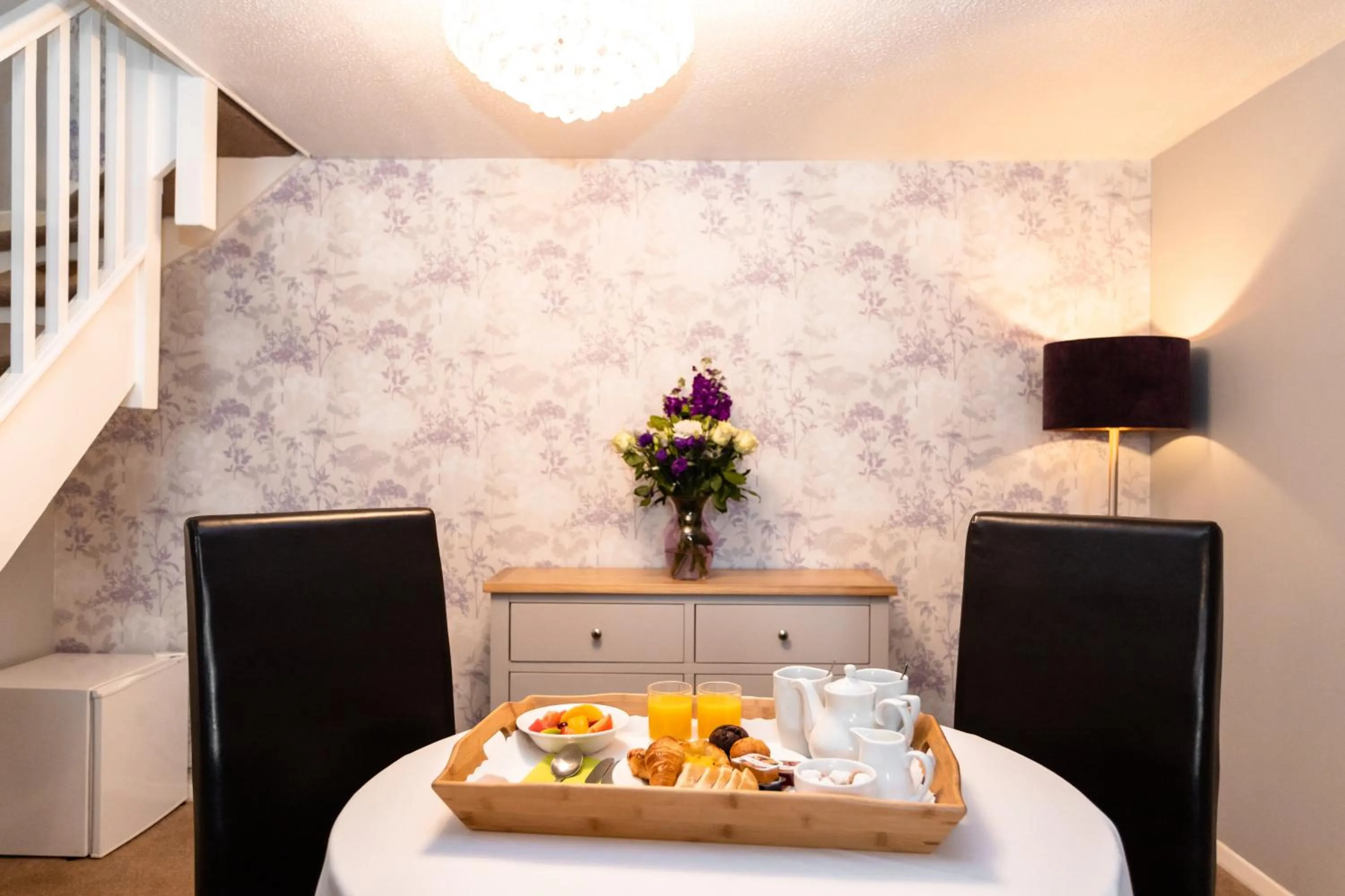 Photo of the whole room in Holiday Inn A55 Chester West by IHG