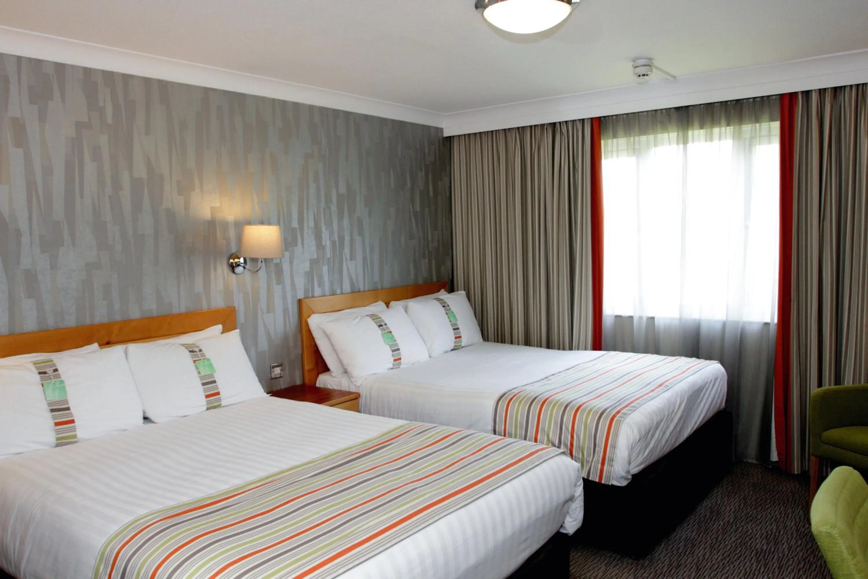 Photo of the whole room, Bed in Holiday Inn A55 Chester West by IHG