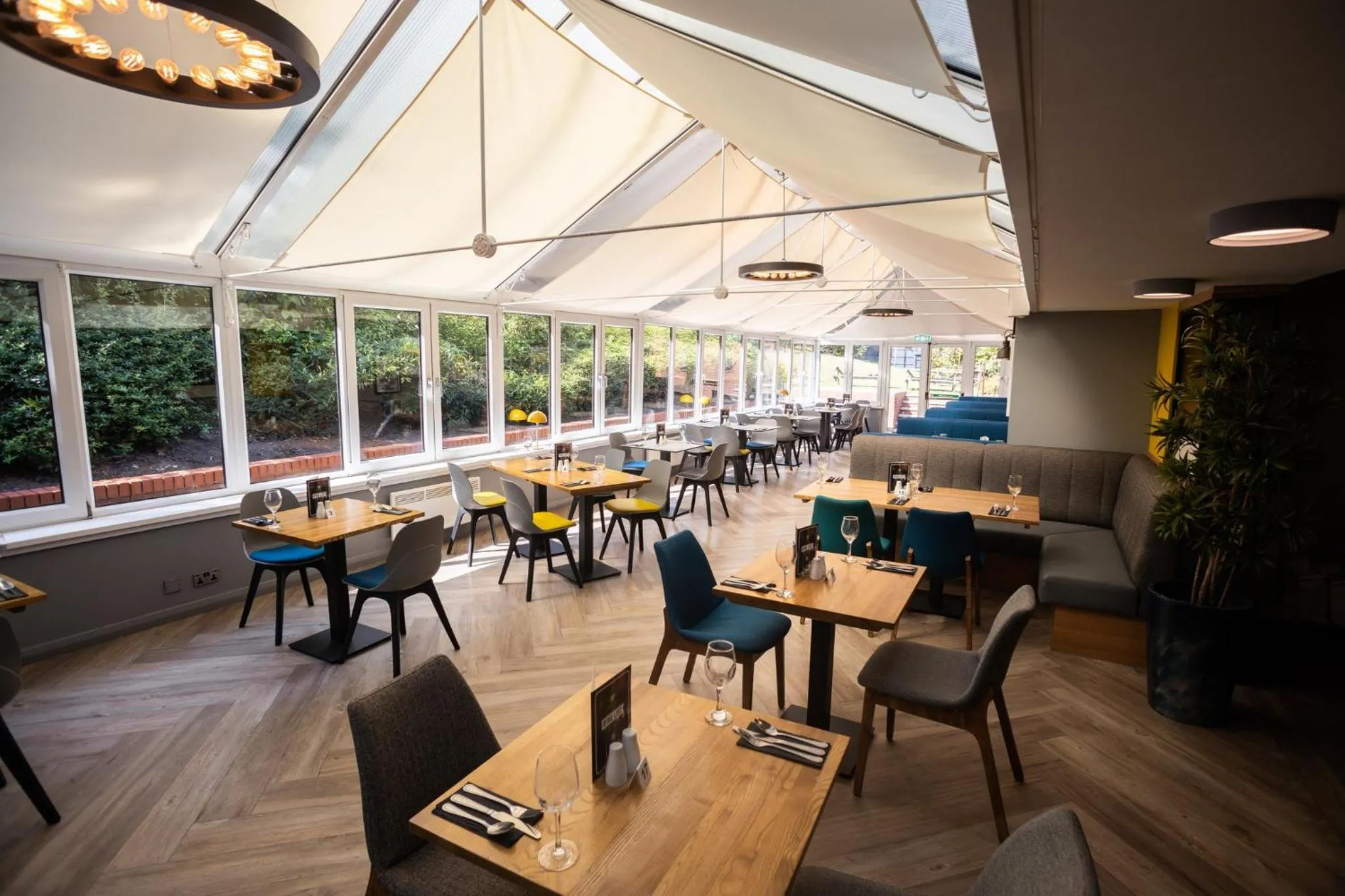 Restaurant/places to eat in Holiday Inn A55 Chester West by IHG