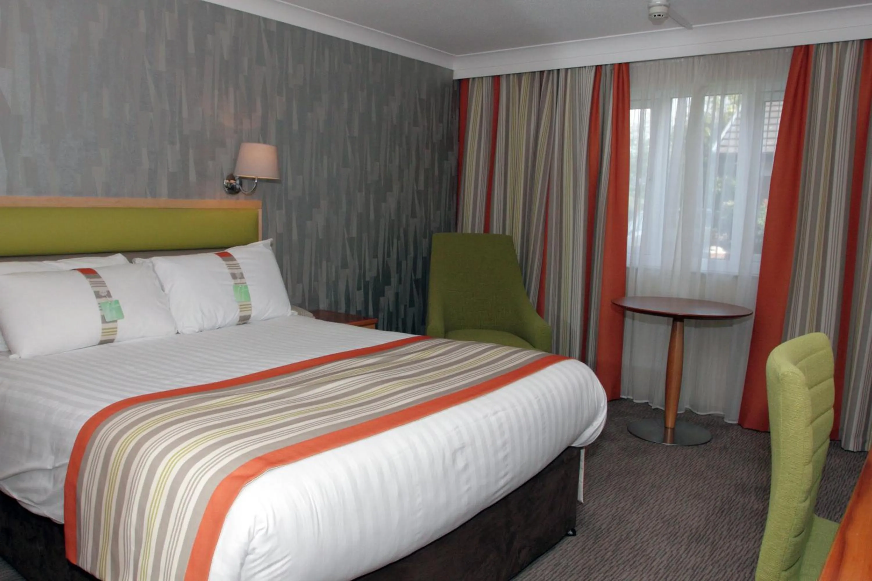 Photo of the whole room, Bed in Holiday Inn A55 Chester West by IHG