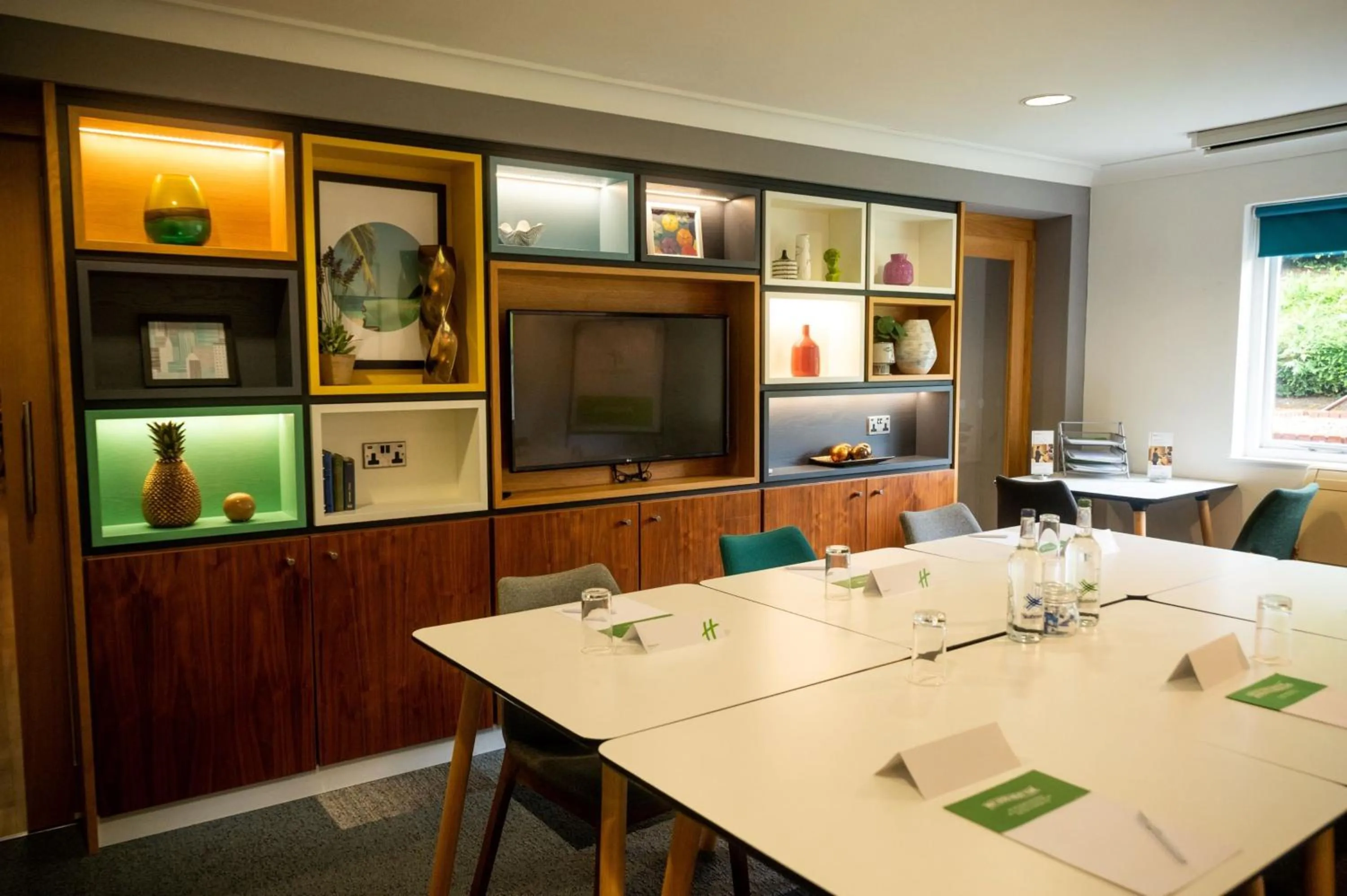 Meeting/conference room in Holiday Inn A55 Chester West by IHG