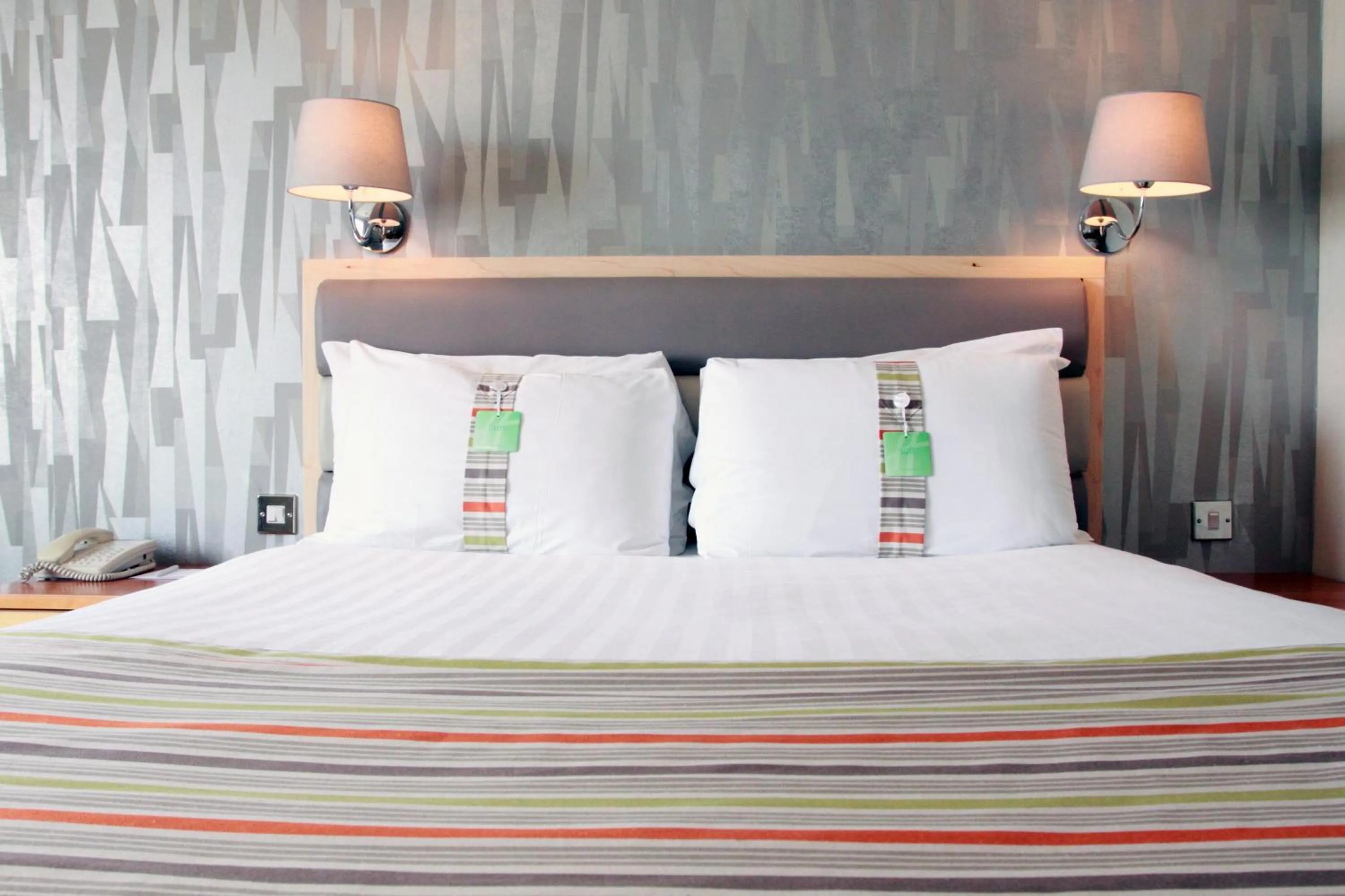 Photo of the whole room, Bed in Holiday Inn A55 Chester West by IHG